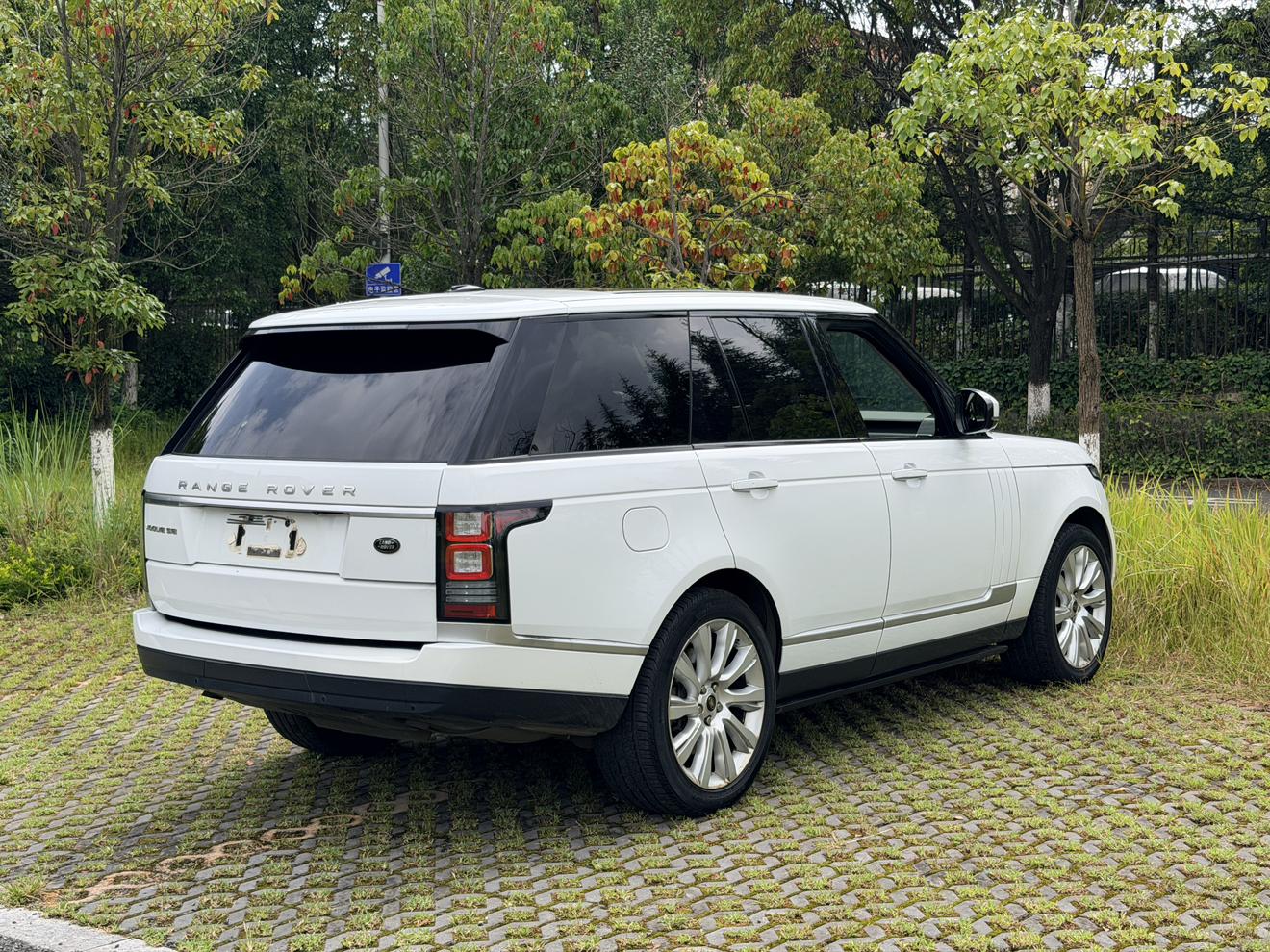 Land Rover Range Rover 2012 thumb 5
