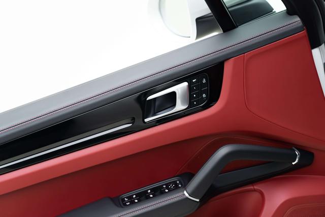 Porsche Cayenne 2021 thumb 5