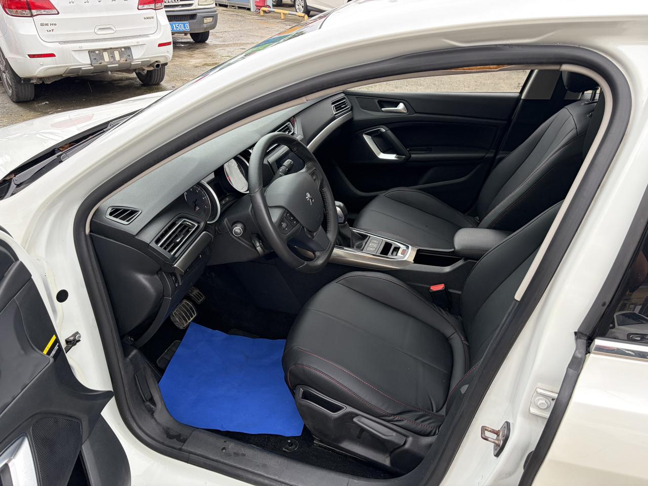 Peugeot 408 2014 thumb 6
