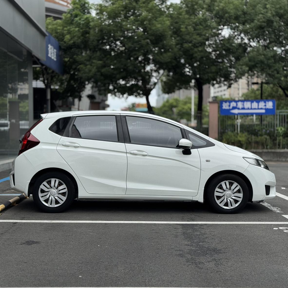 Honda Fit Shuttle 2016 thumb 5