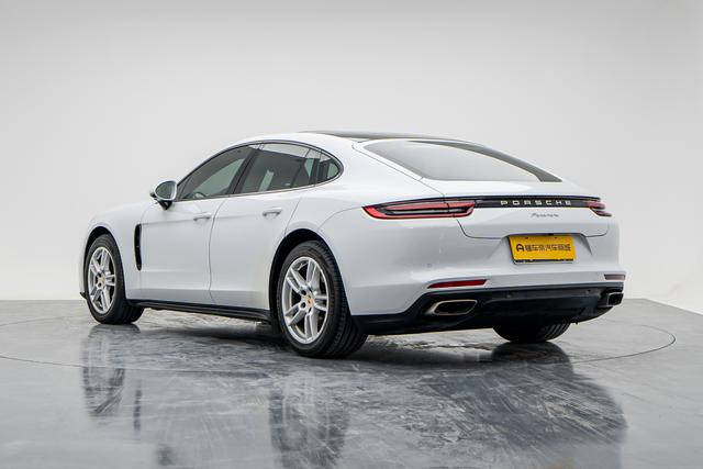 Porsche Panamera 2019 thumb 3