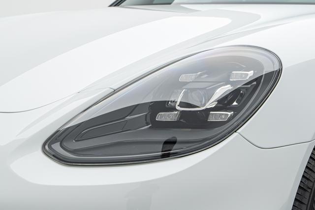 Porsche Panamera 2019 thumb 10