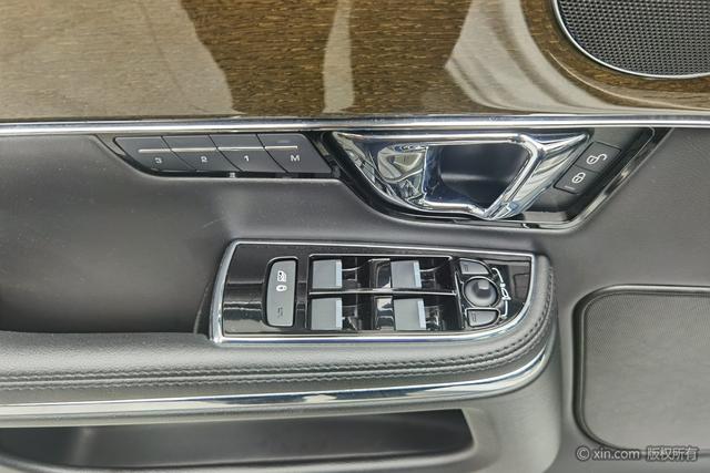 Jaguar XJ 2018 thumb 6