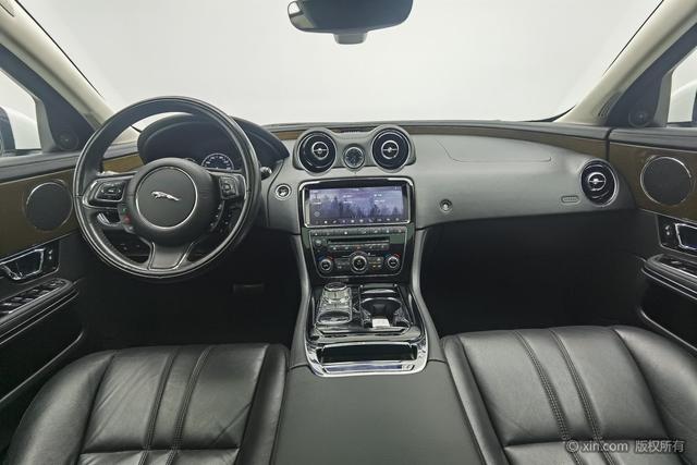 Jaguar XJ 2018 thumb 10
