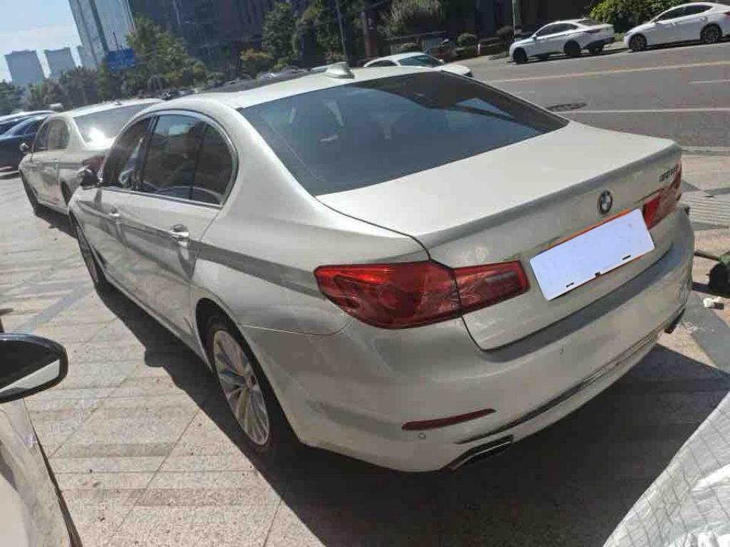 BMW 5 серии 2018 thumb 10