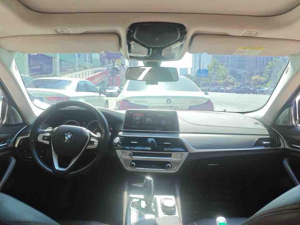 BMW 5 серии 2018 thumb 12