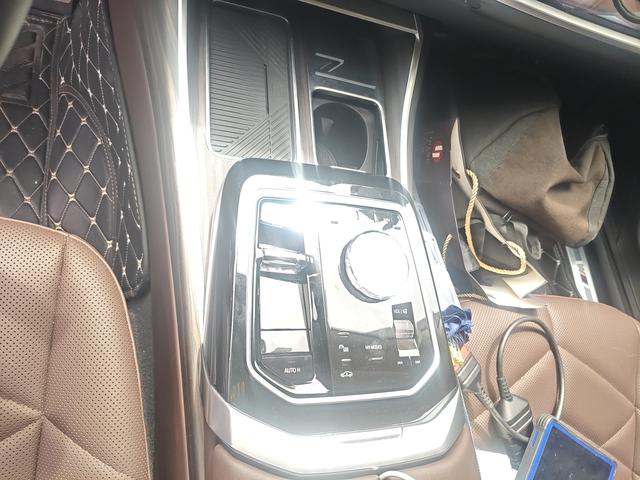 BMW i7 2023 thumb 7