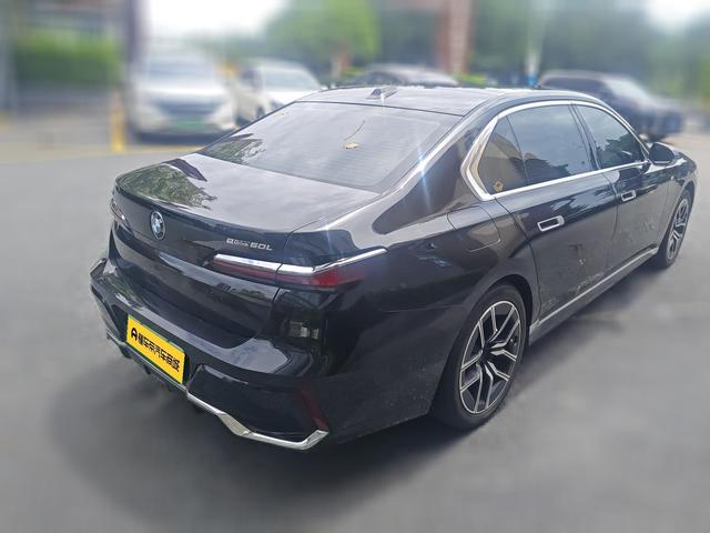 BMW i7 2023 thumb 12