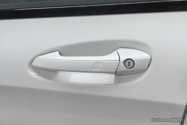 Mercedes-Benz GLA 2018 thumb 6