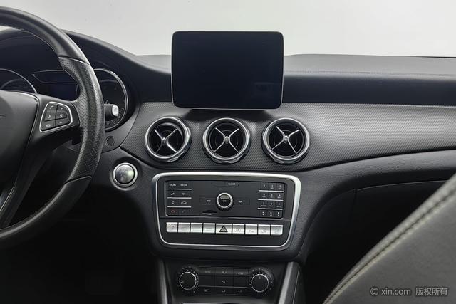 Mercedes-Benz GLA 2018 thumb 8
