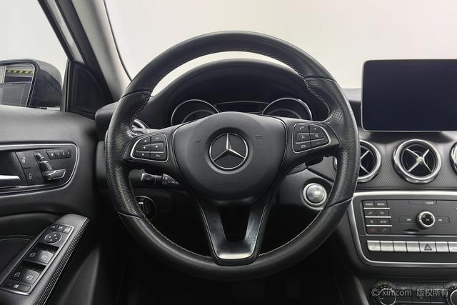 Mercedes-Benz GLA 2018 thumb 12