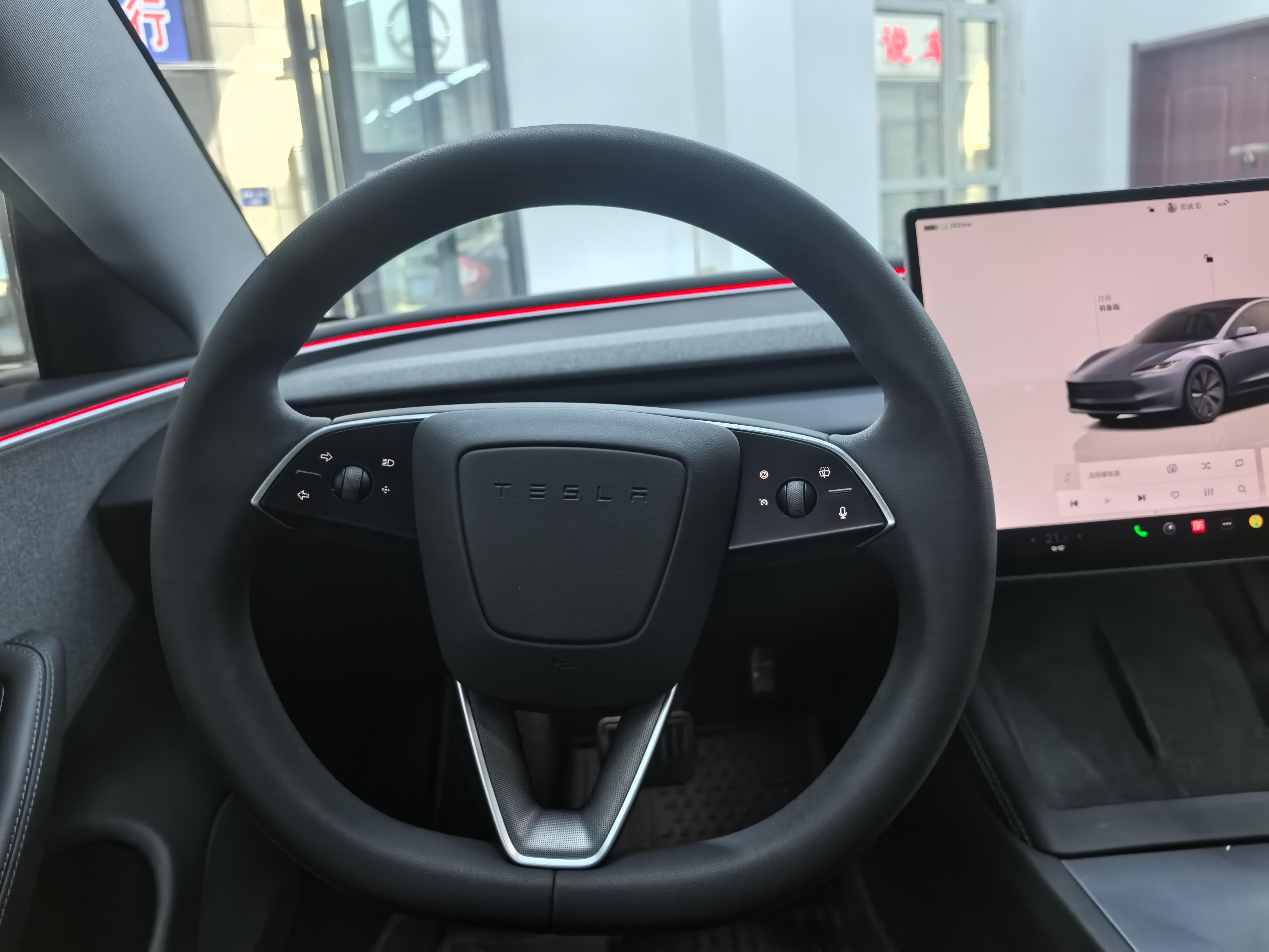 Tesla Model 3 2023 thumb 4