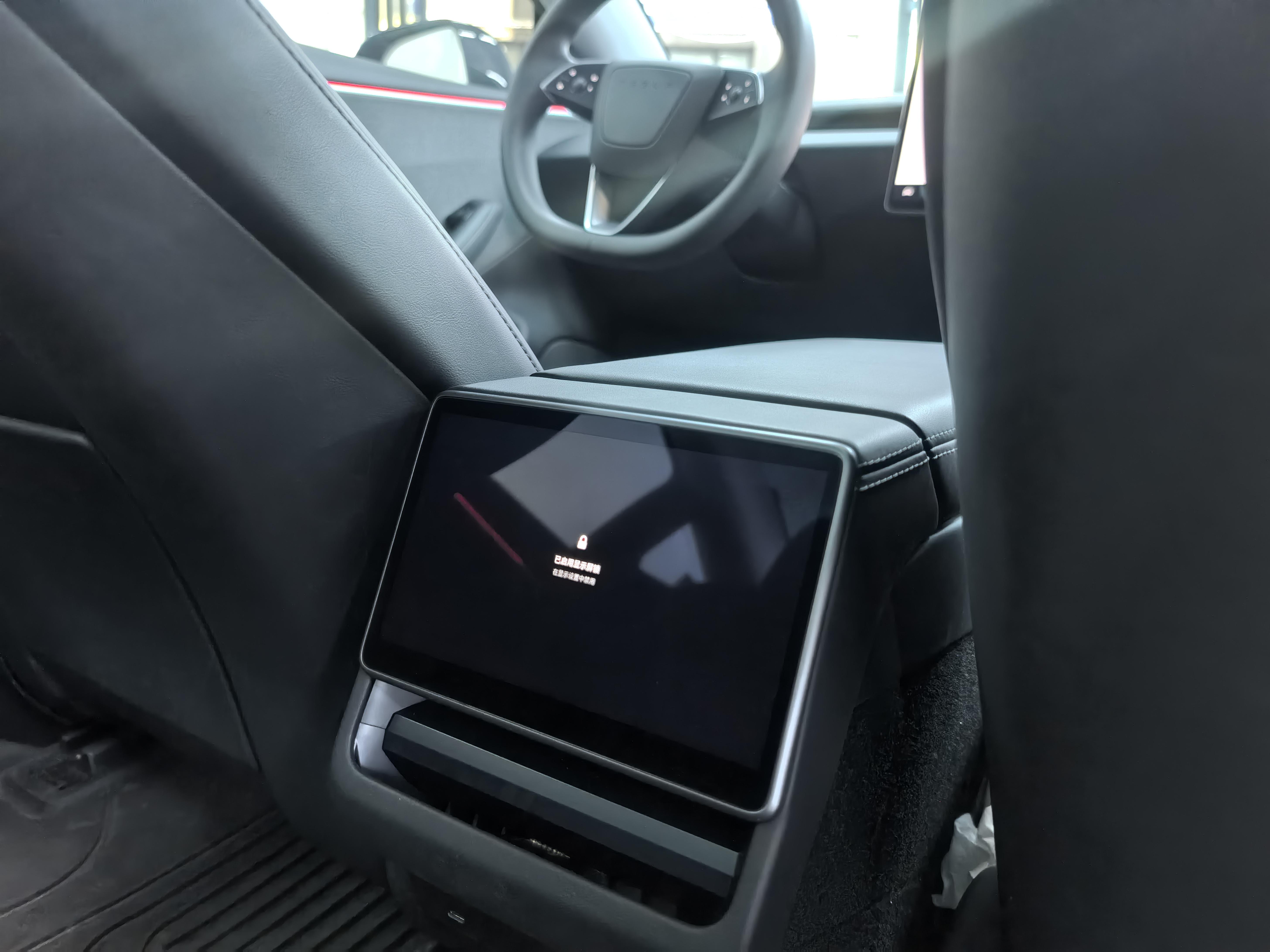 Tesla Model 3 2023 thumb 5
