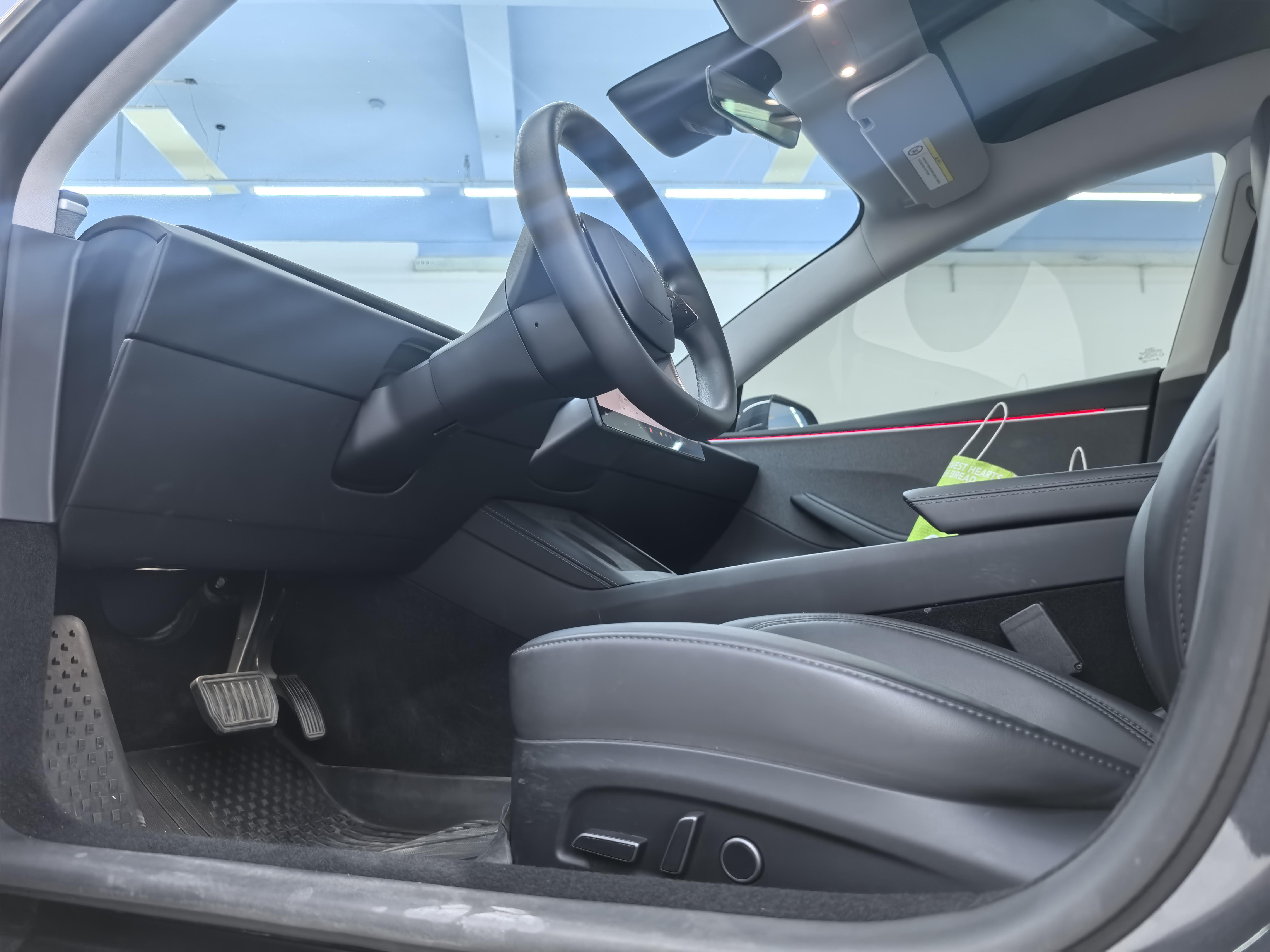 Tesla Model 3 2023 thumb 6
