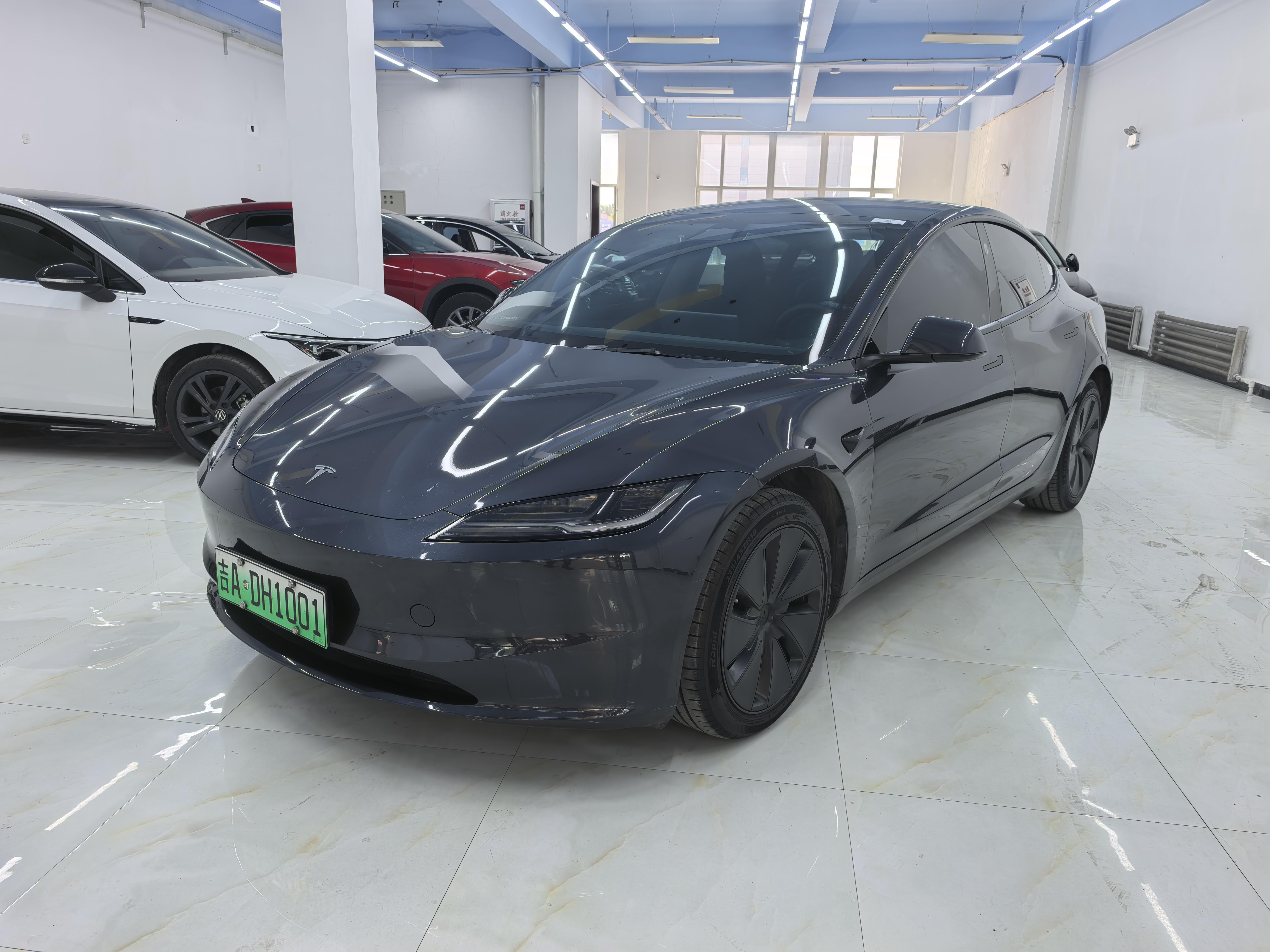 Tesla Model 3 2023 thumb 8