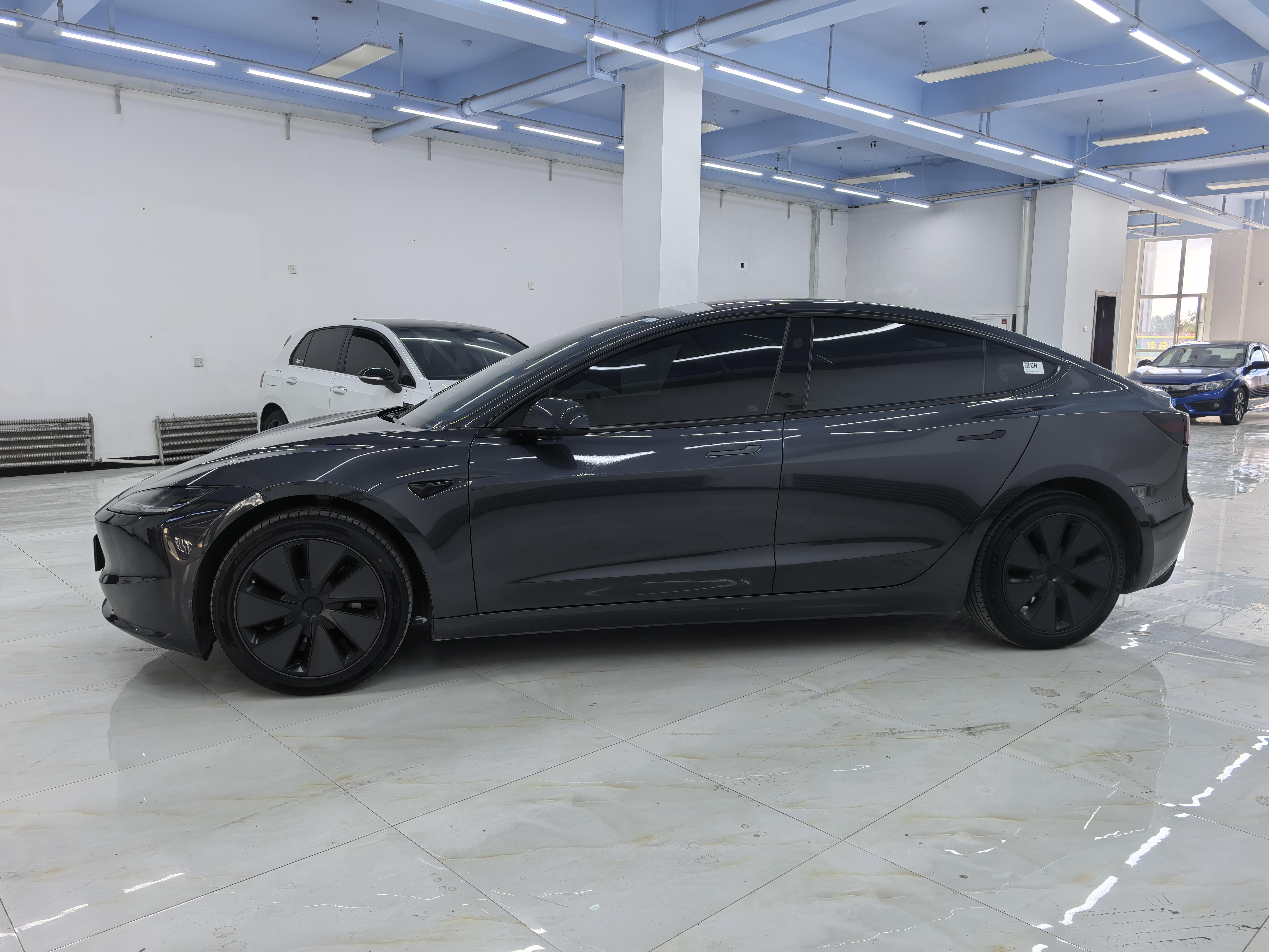 Tesla Model 3 2023 thumb 9
