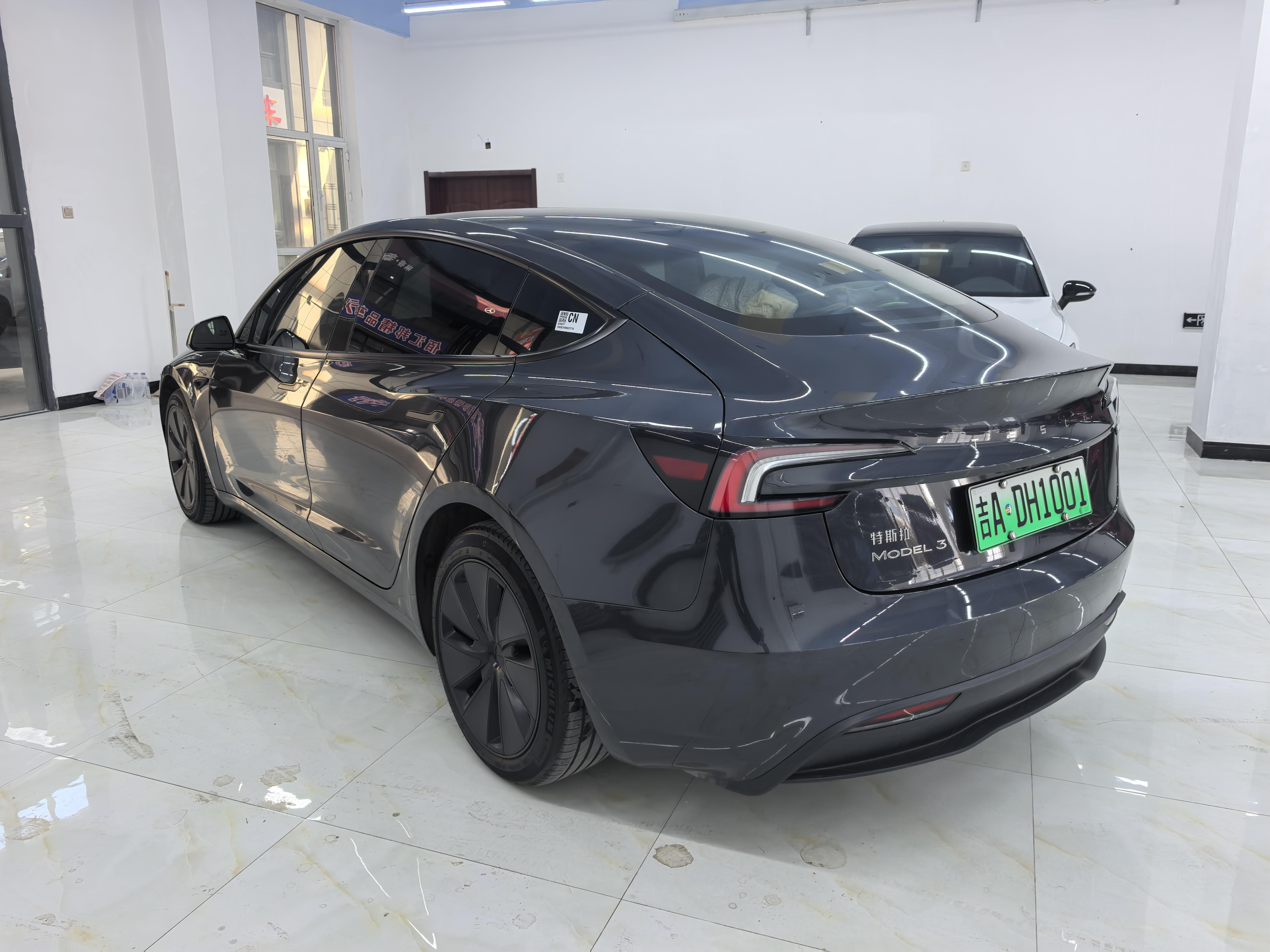 Tesla Model 3 2023 thumb 10