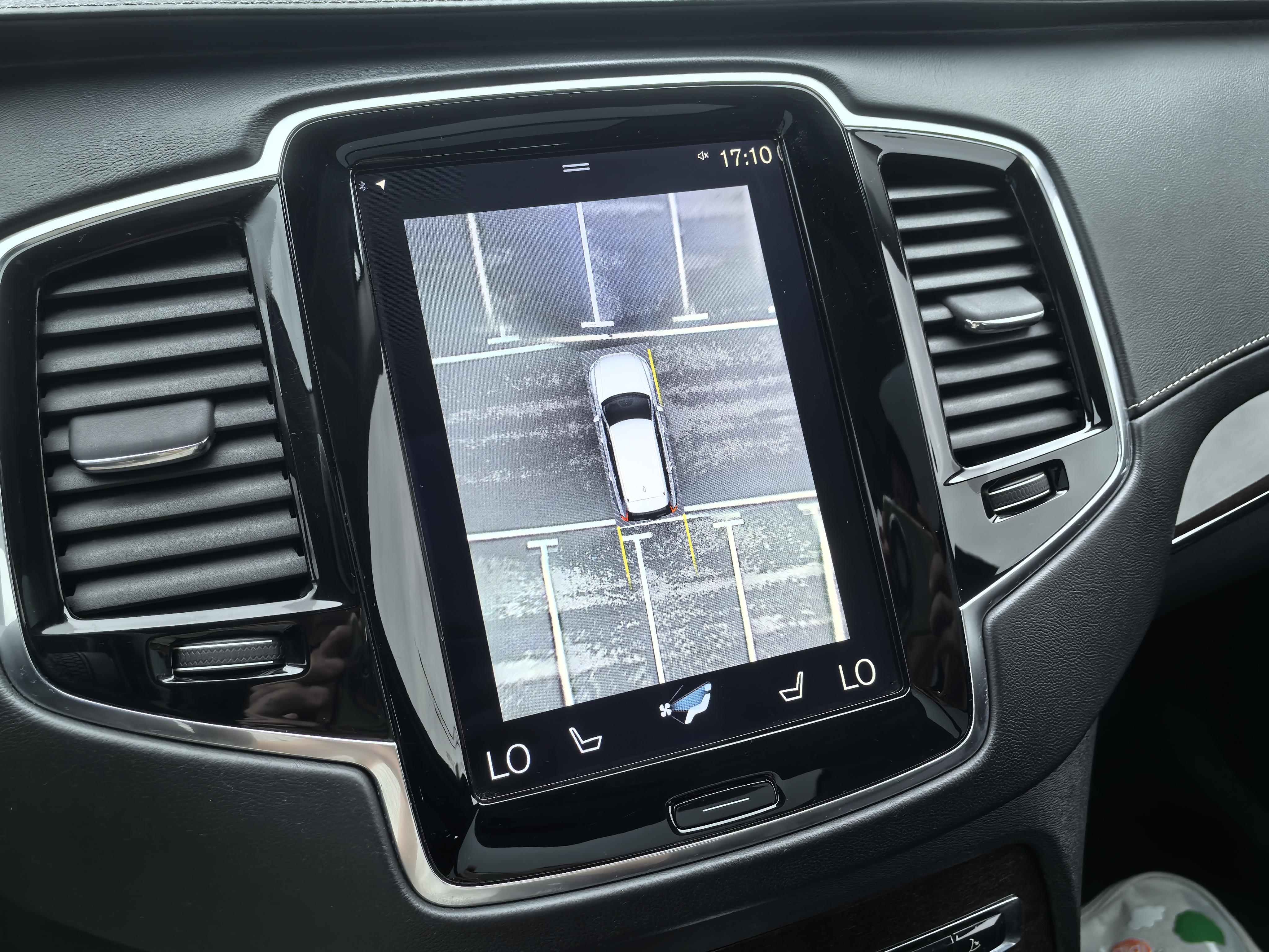 Volvo XC90 2015 thumb 4