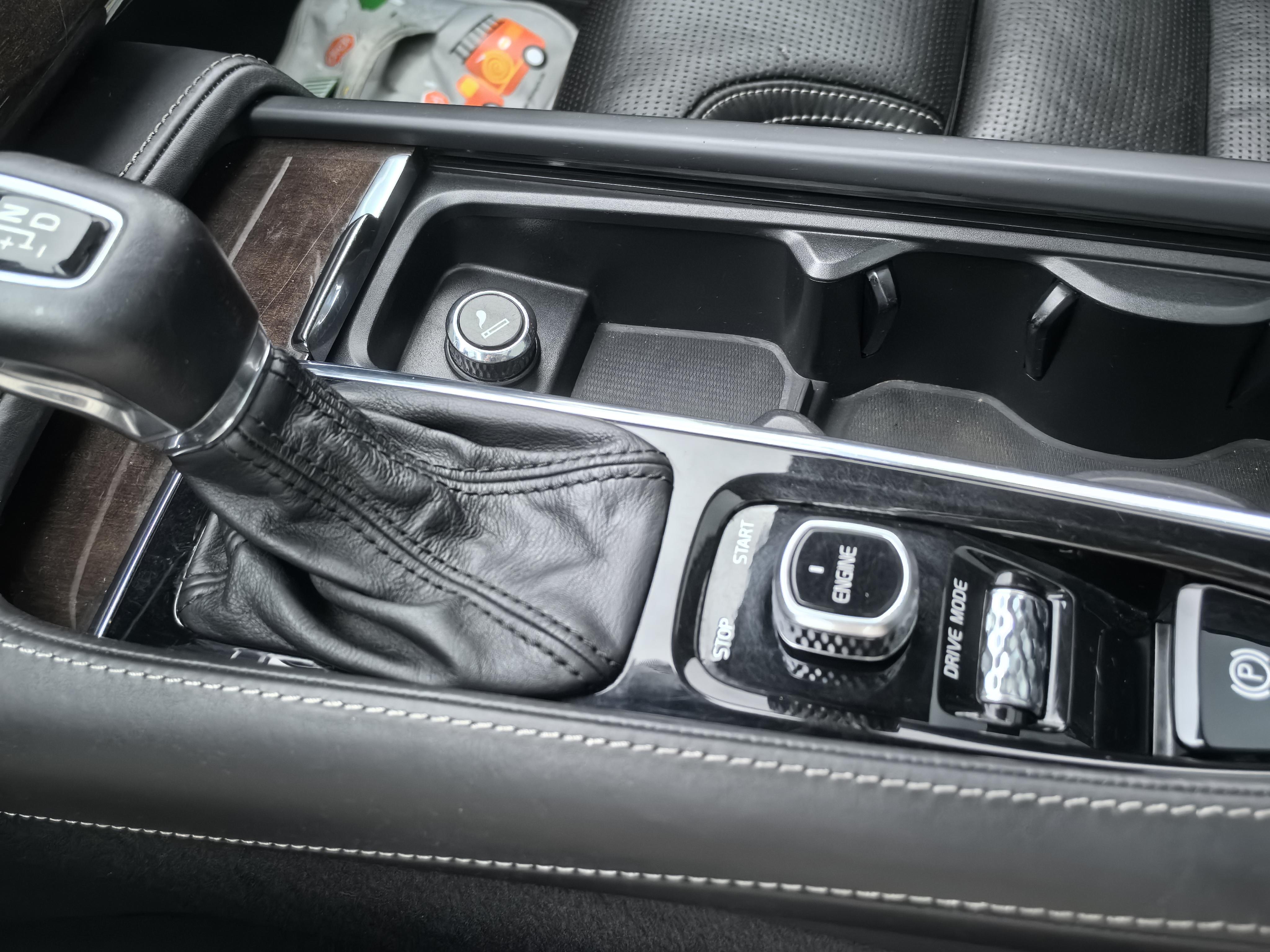 Volvo XC90 2015 thumb 7