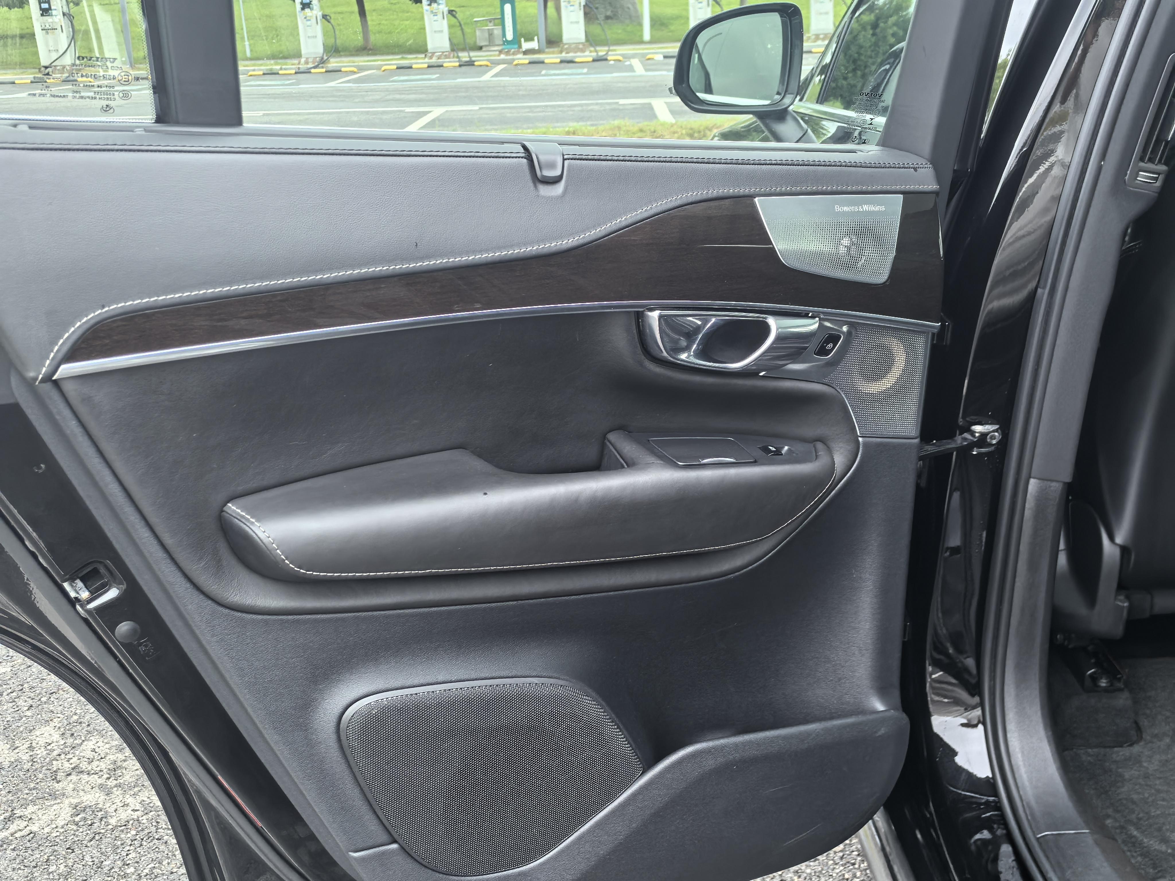 Volvo XC90 2015 thumb 10