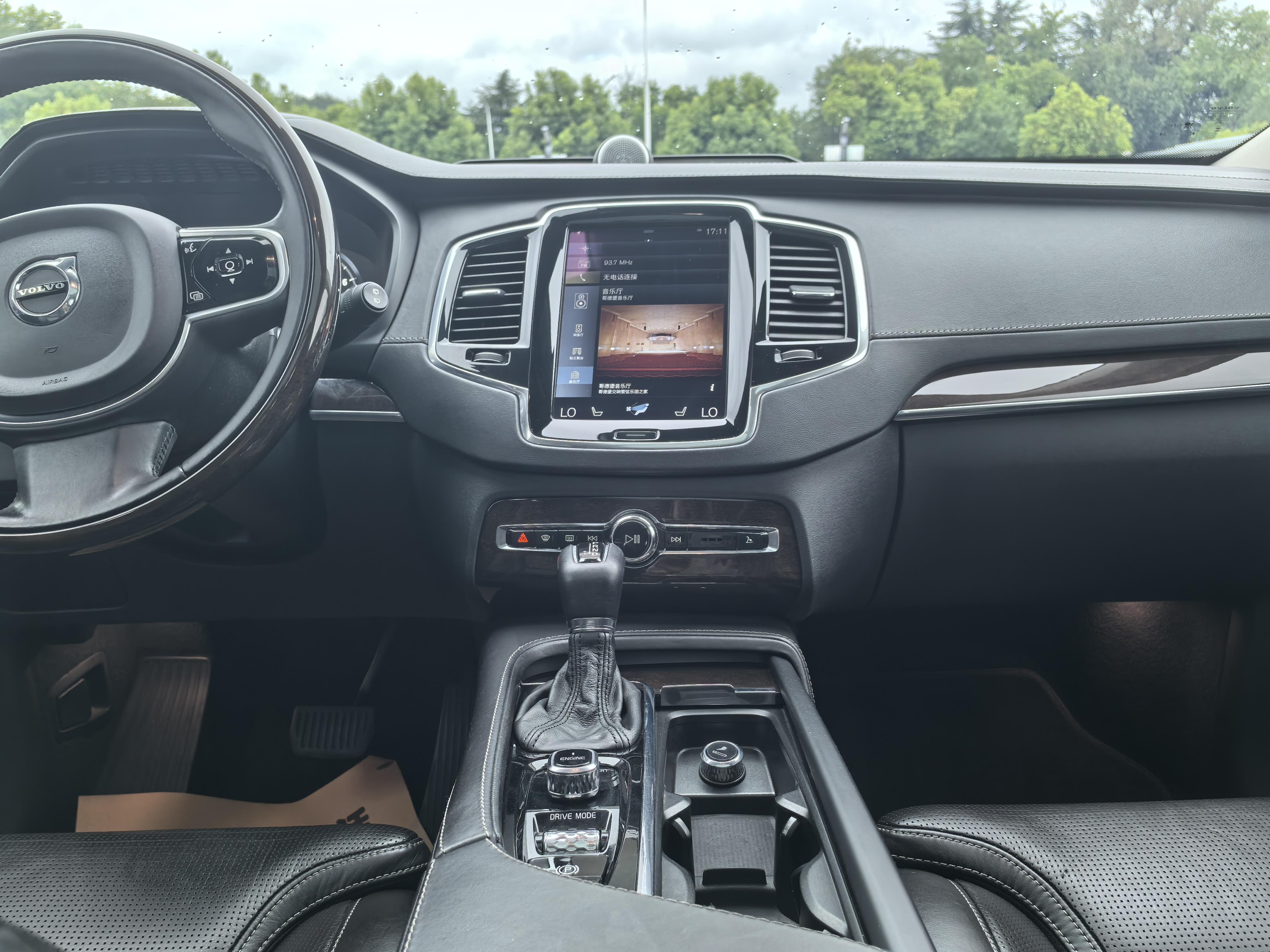 Volvo XC90 2015 thumb 11