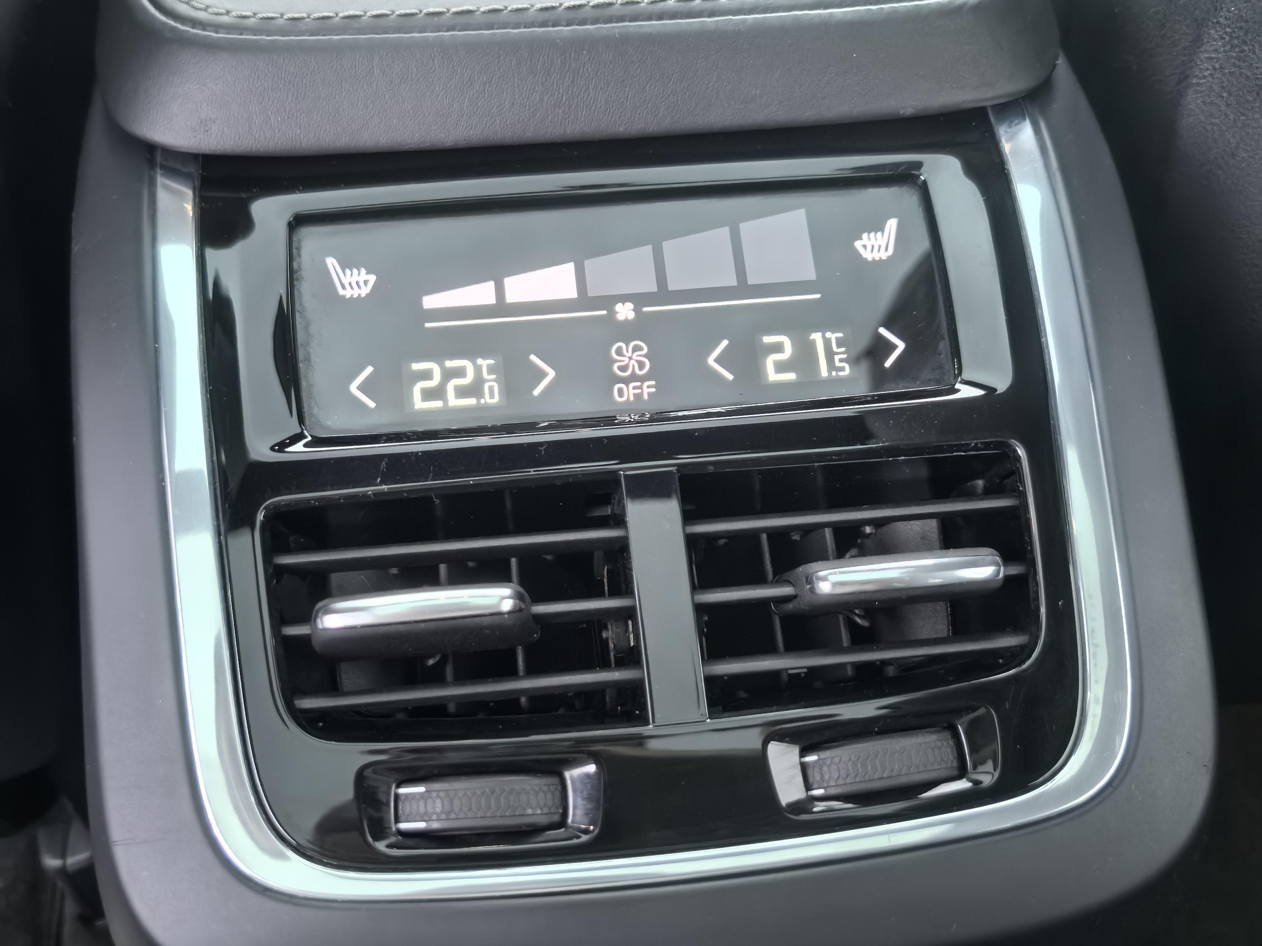 Volvo XC90 2015 thumb 12