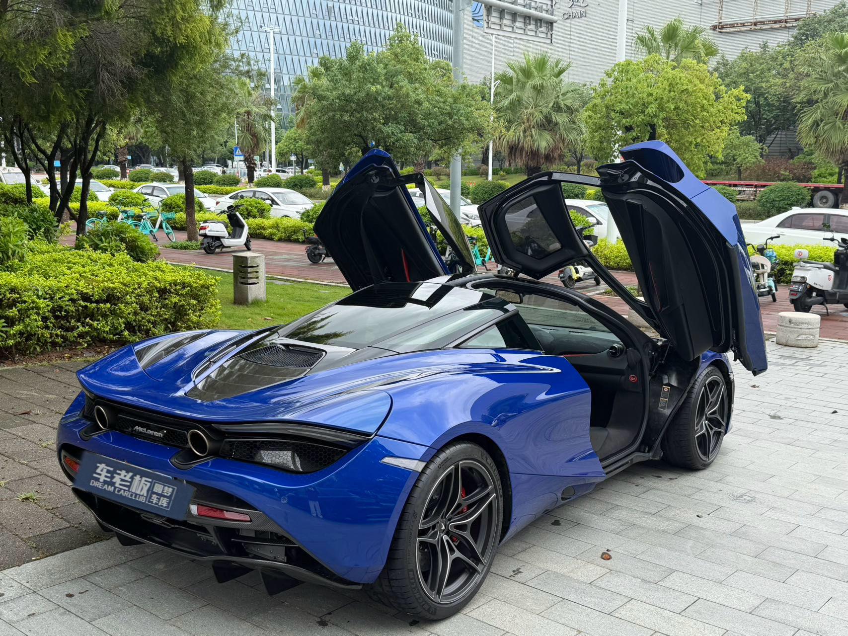McLaren 720S 2019 thumb 7