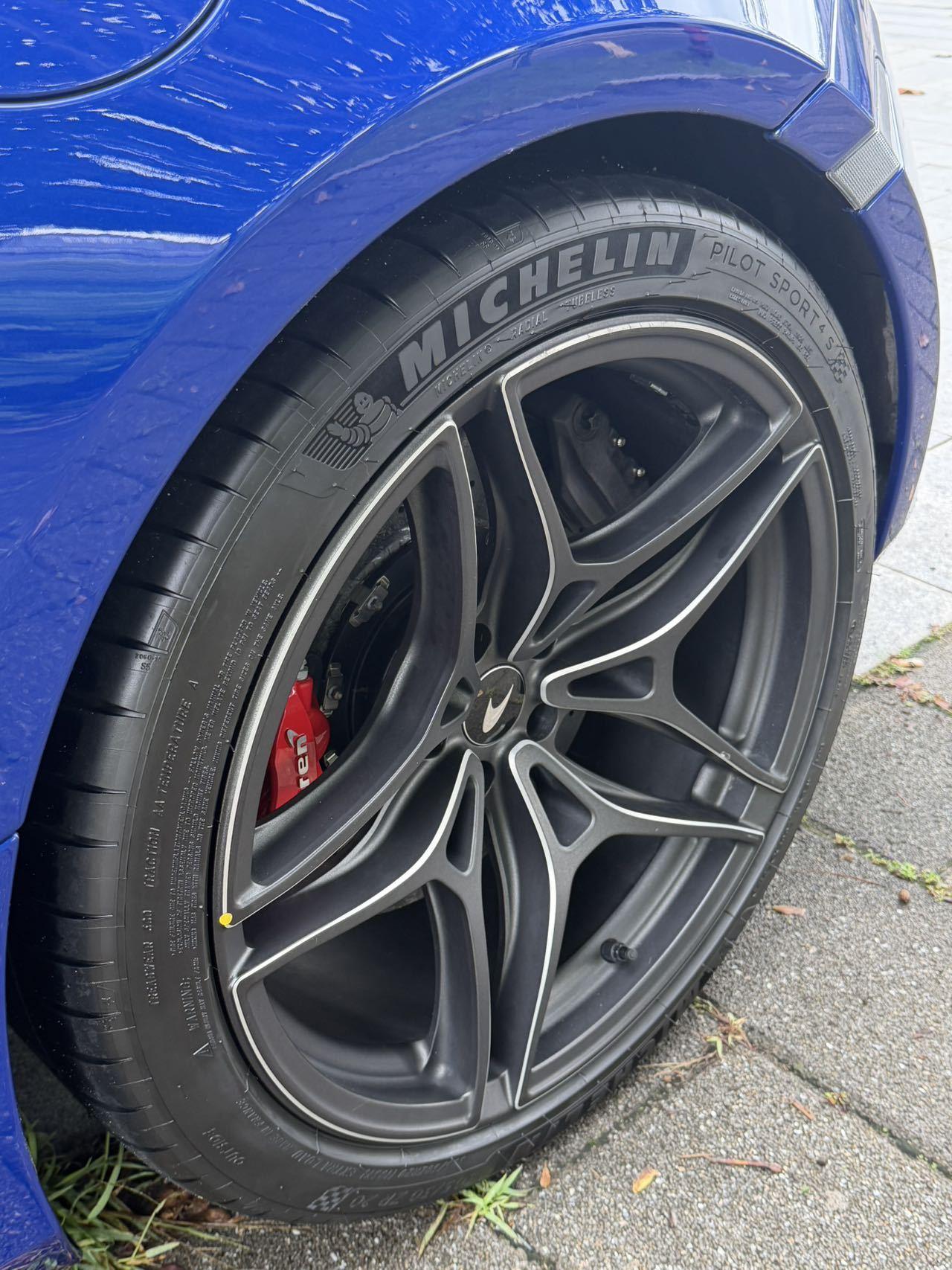 McLaren 720S 2019 thumb 8
