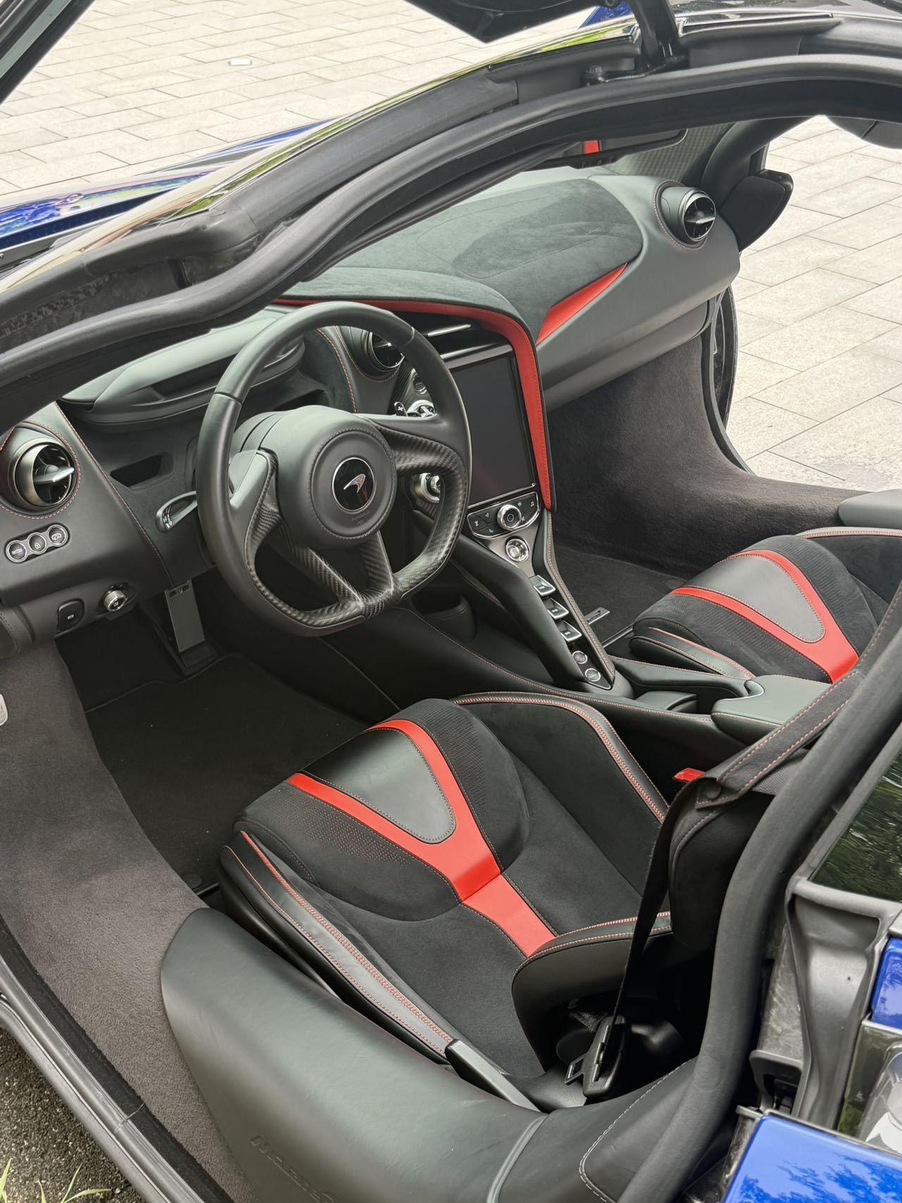 McLaren 720S 2019 thumb 10