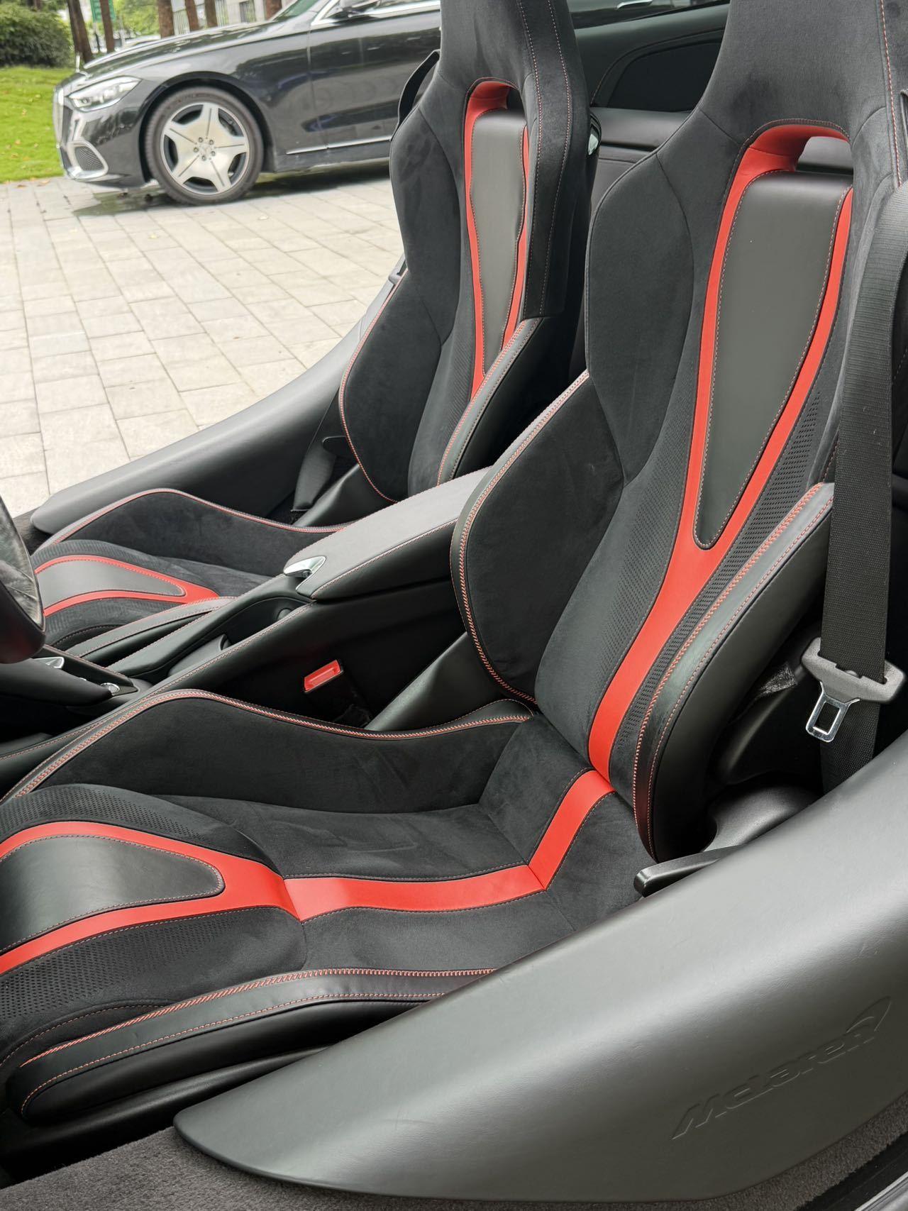 McLaren 720S 2019 thumb 11