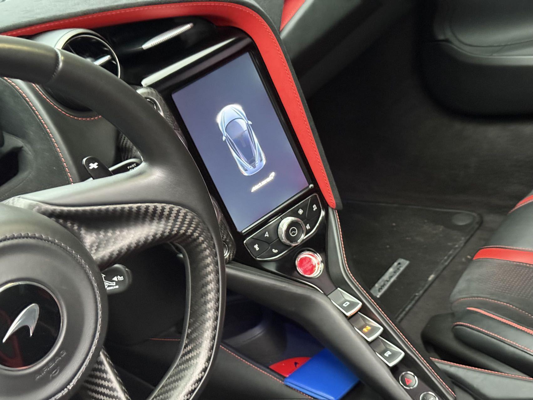 McLaren 720S 2019 thumb 12