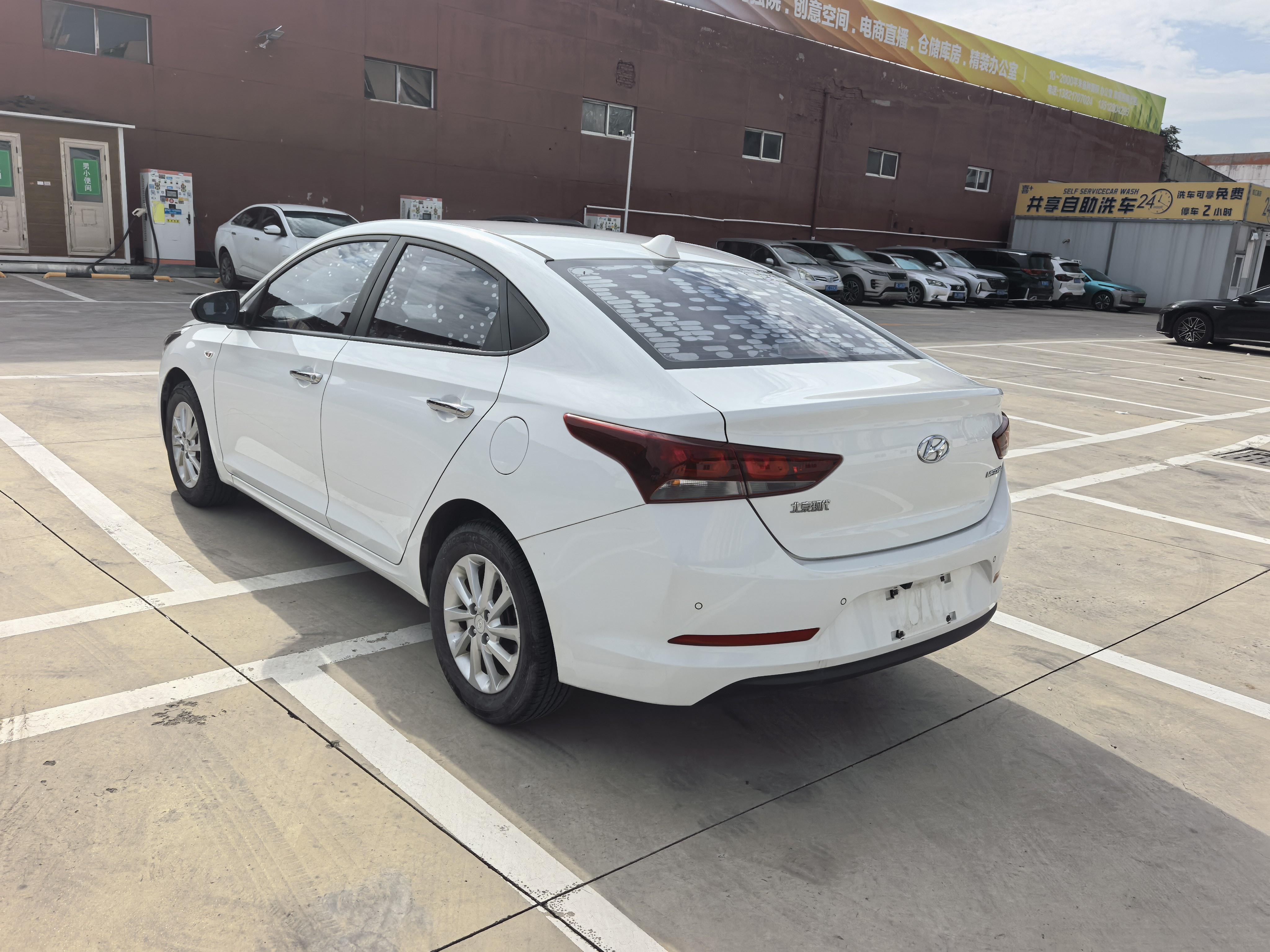 Hyundai Solaris 2016 thumb 2