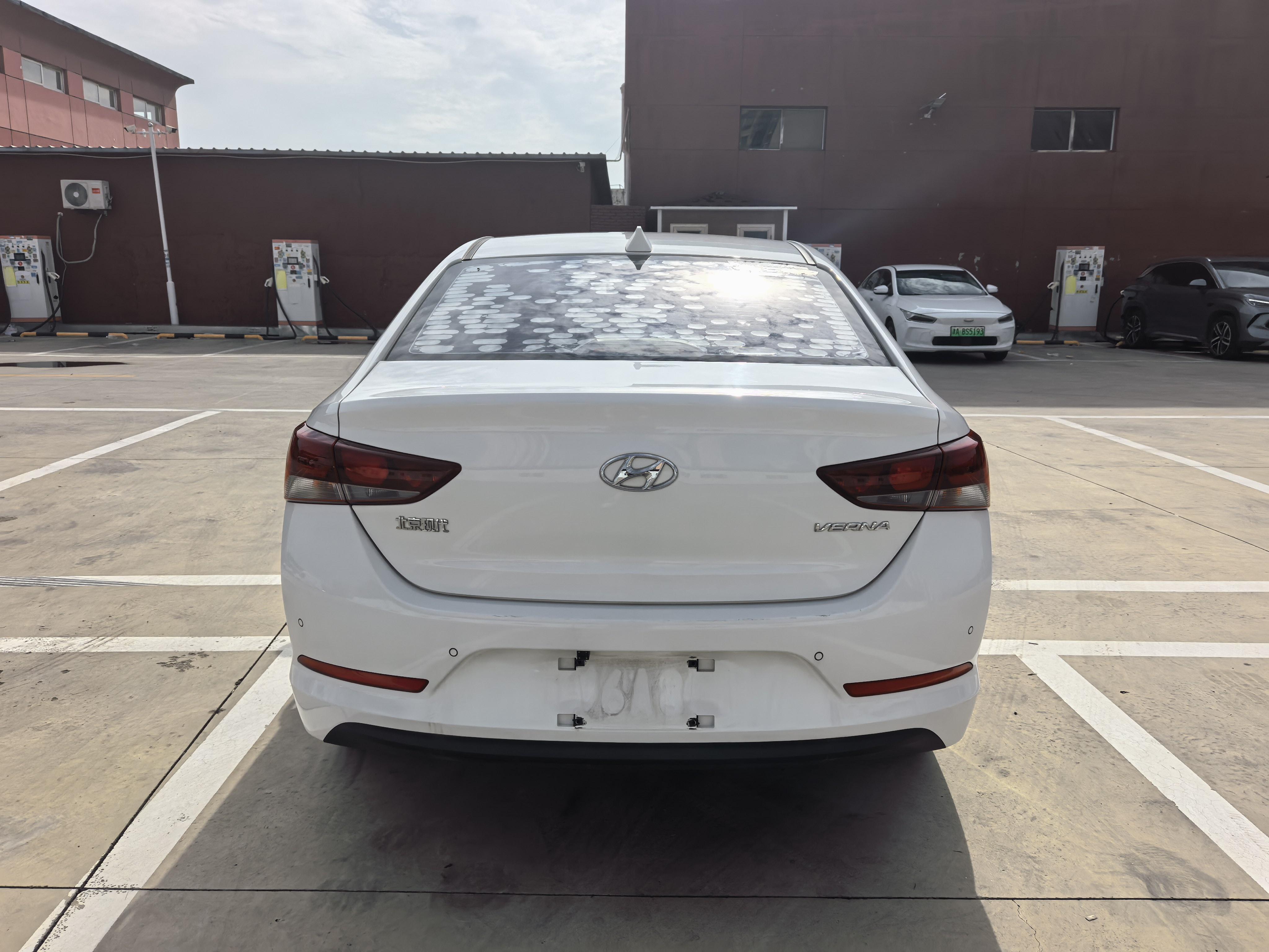 Hyundai Solaris 2016 thumb 3