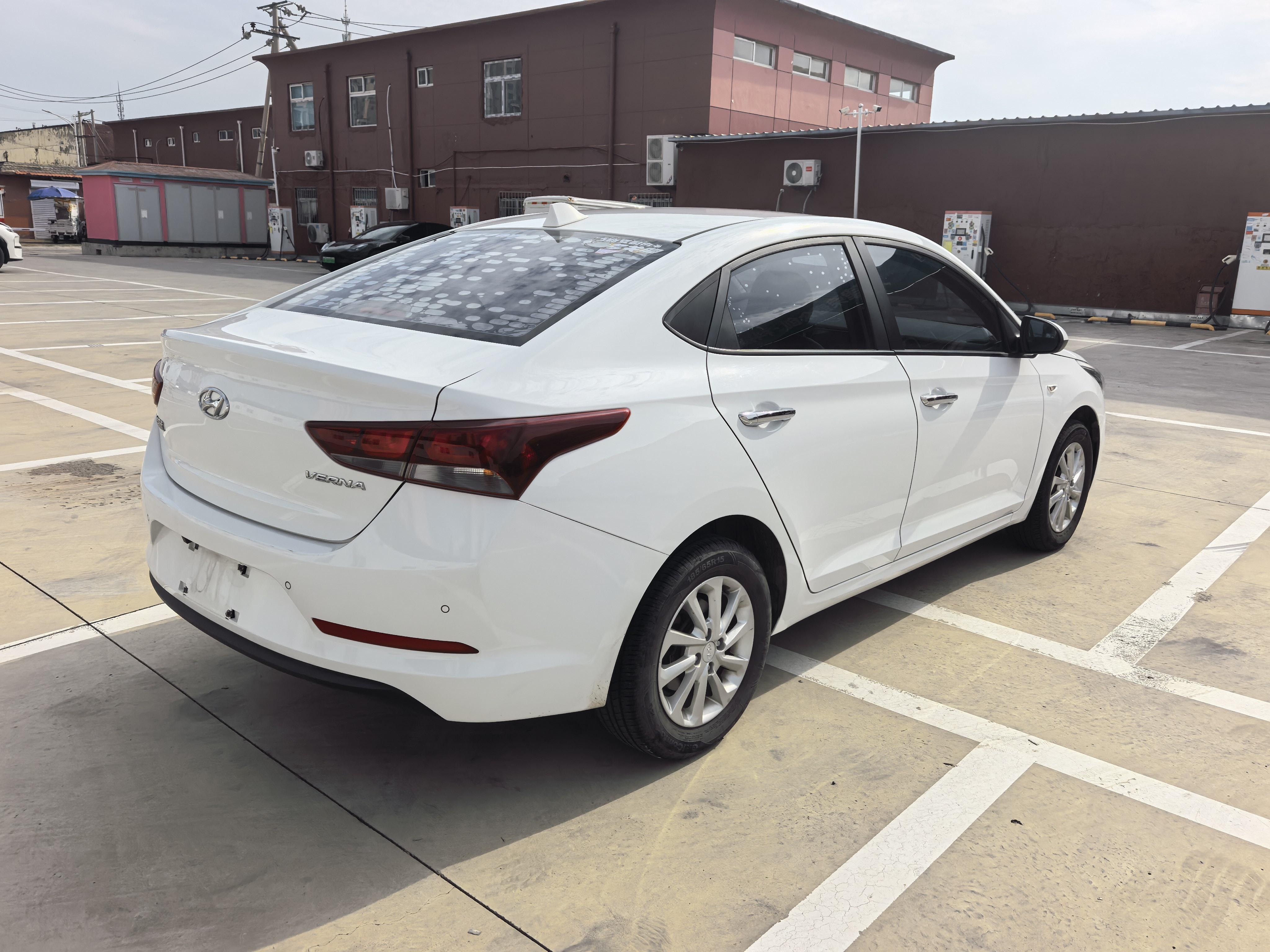 Hyundai Solaris 2016 thumb 4