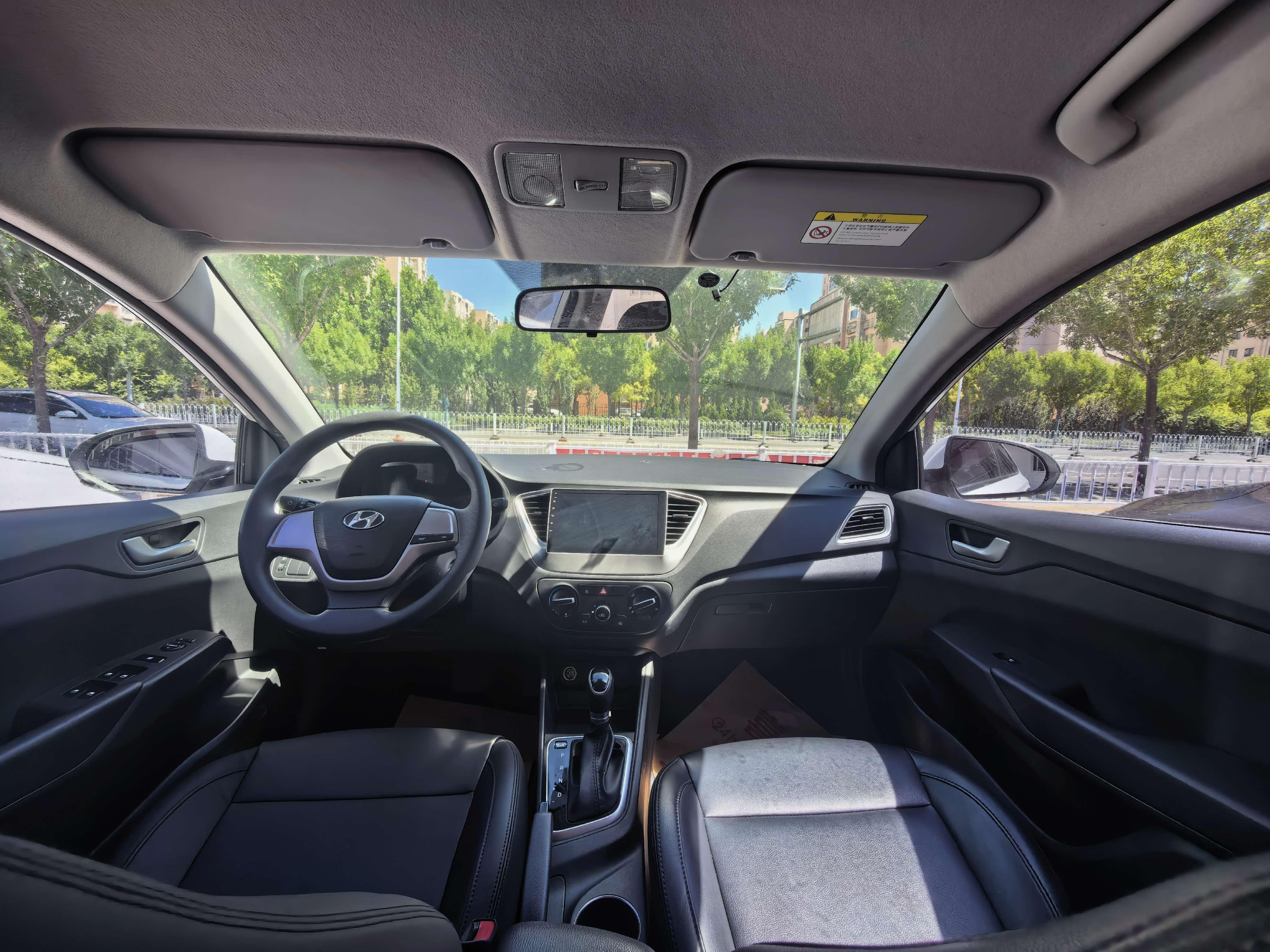 Hyundai Solaris 2016 thumb 6