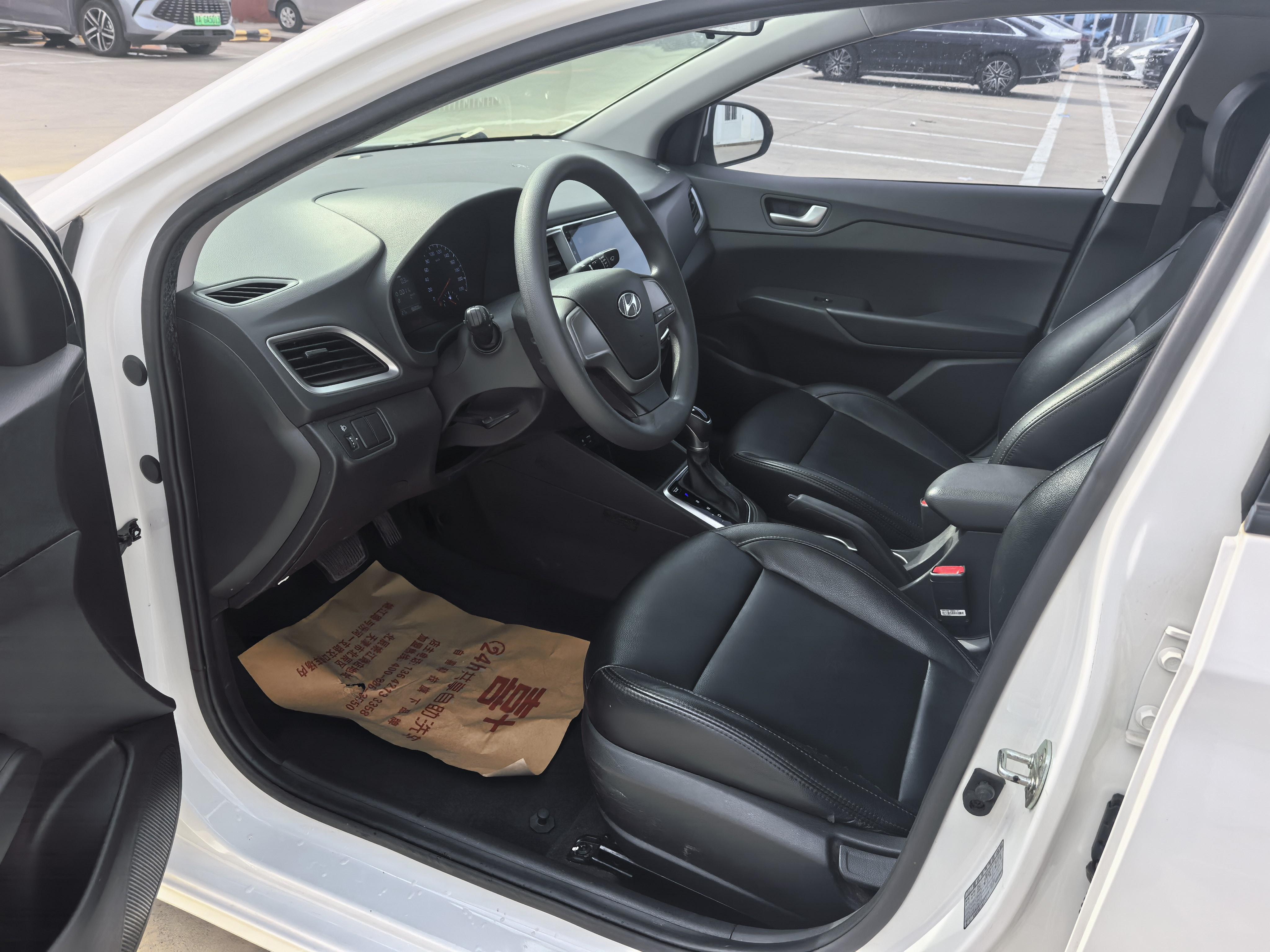 Hyundai Solaris 2016 thumb 11