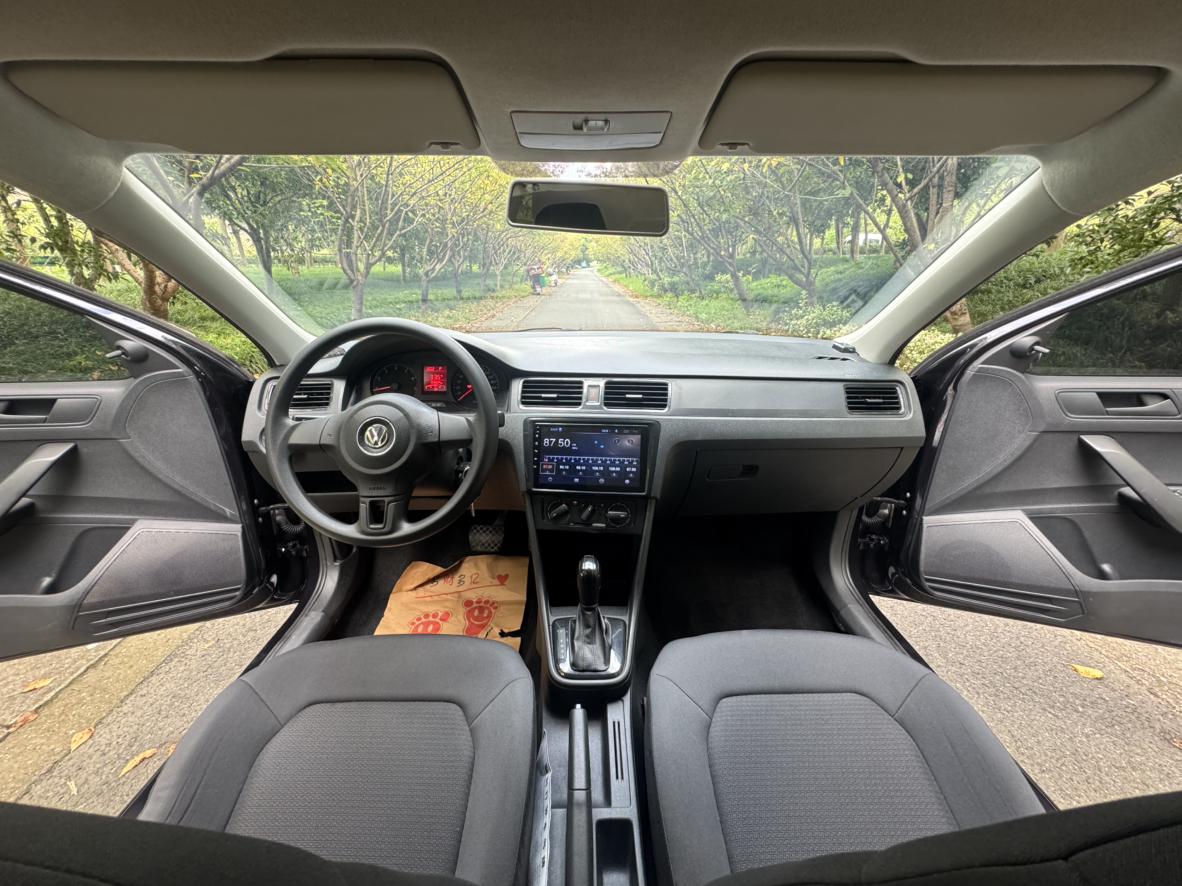 Volkswagen Santana 2015 thumb 12