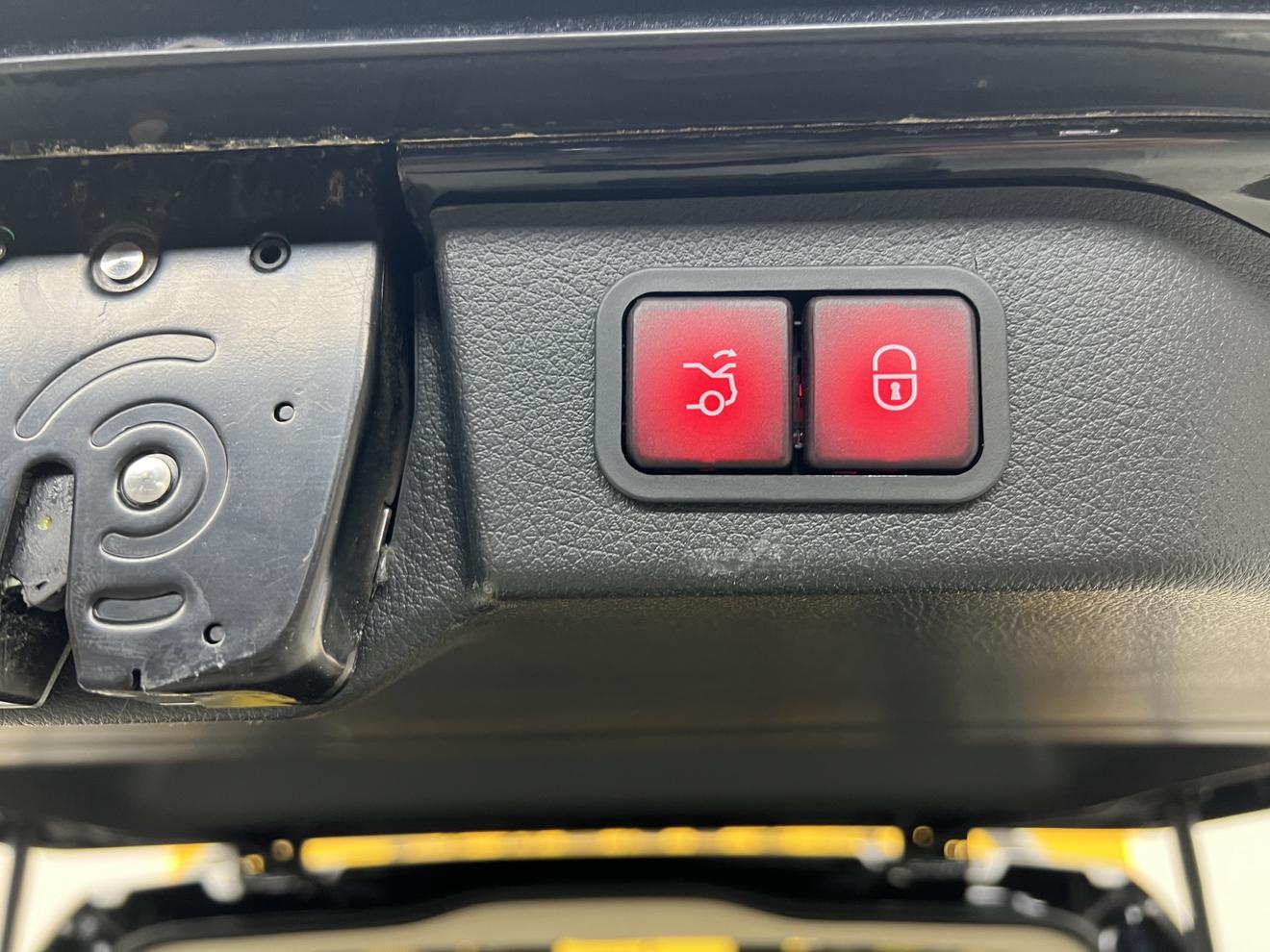 Mercedes-Benz Wei Ting 2023 thumb 9