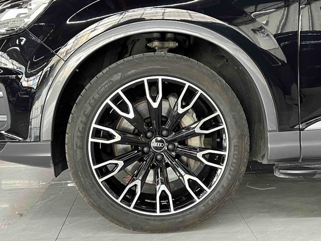 Audi Q7 2018 thumb 4