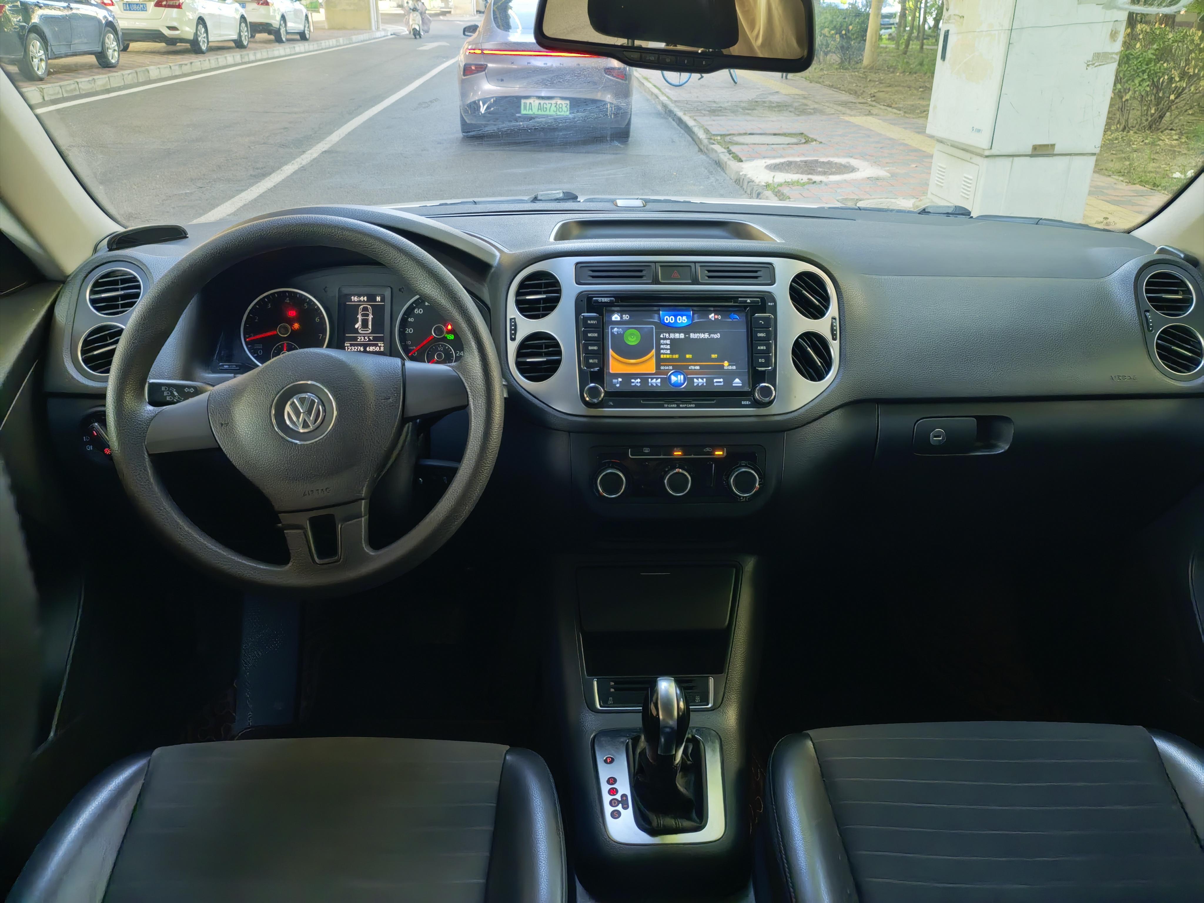 Volkswagen Tiguan 2015 thumb 4