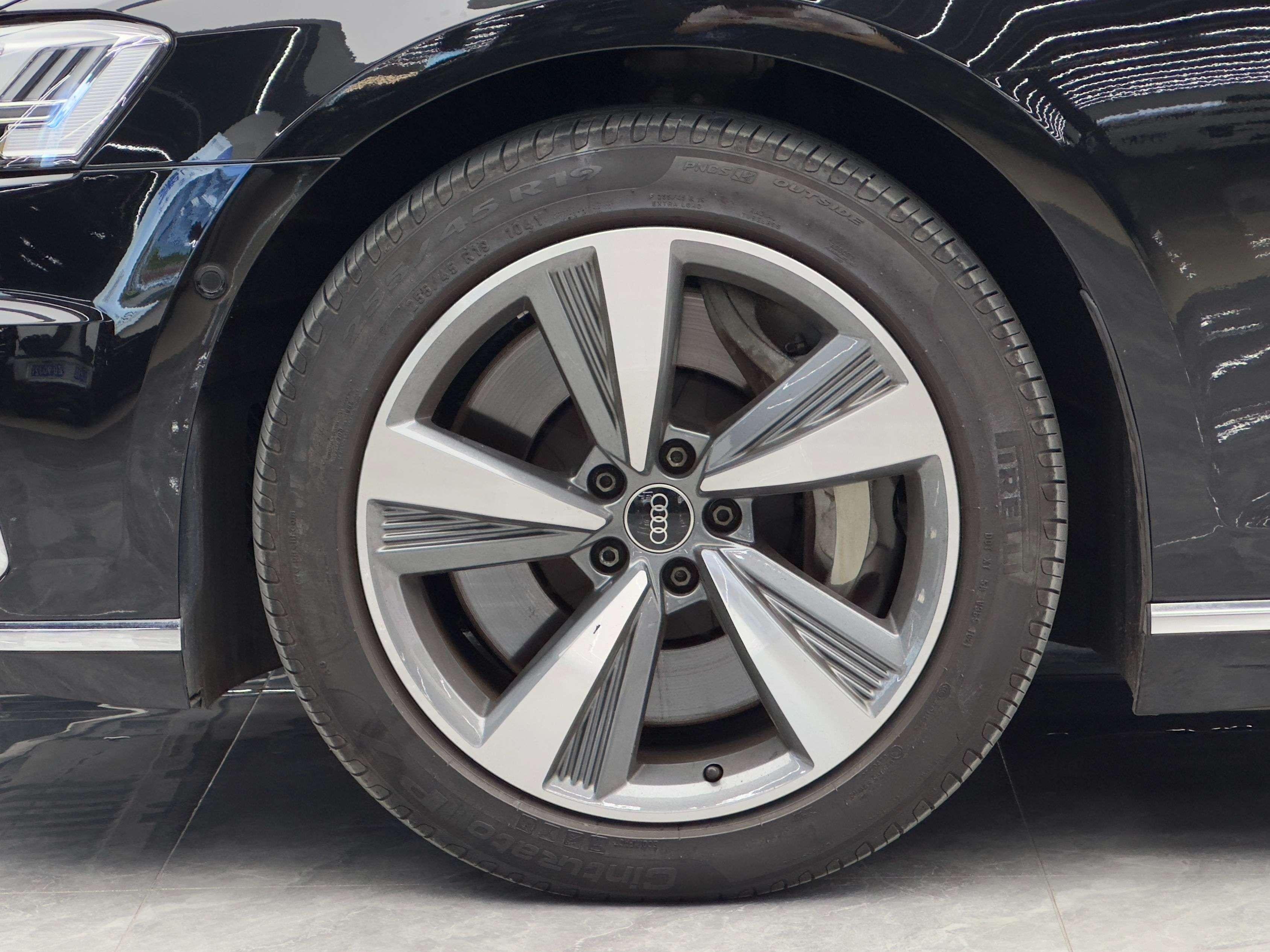 Audi A8 2022 thumb 4