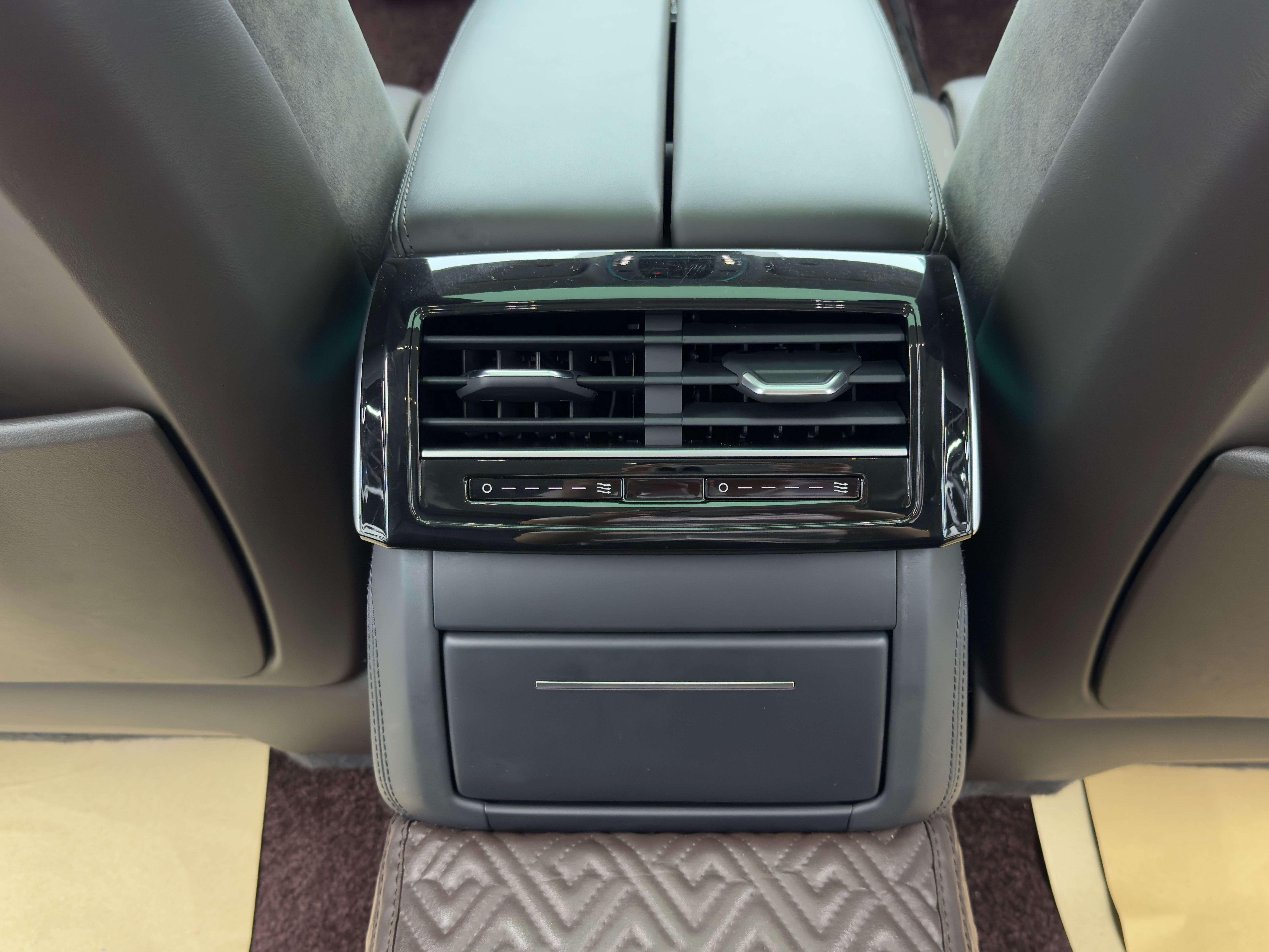 Audi A8 2022 thumb 10