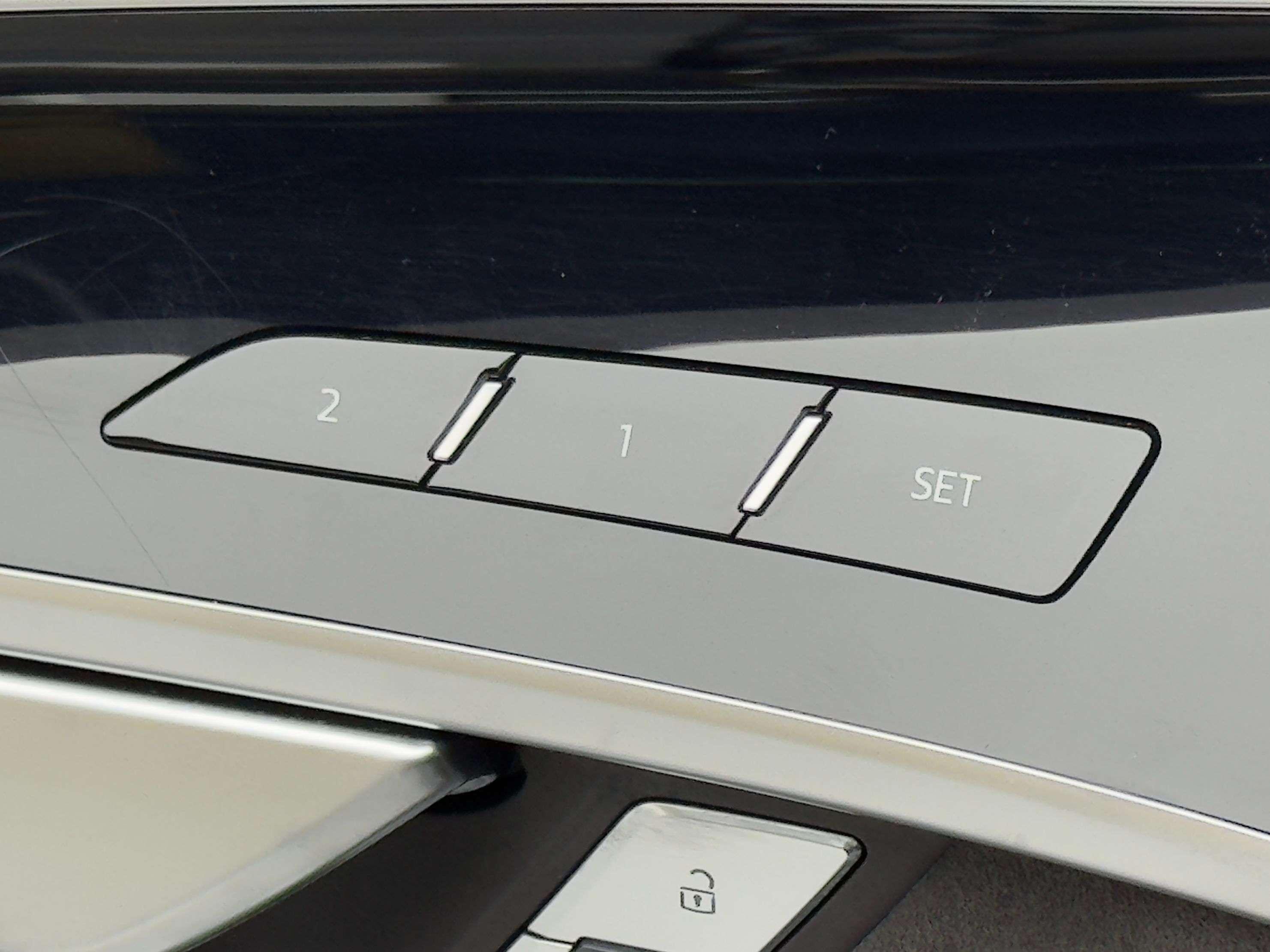 Audi A8 2022 thumb 12