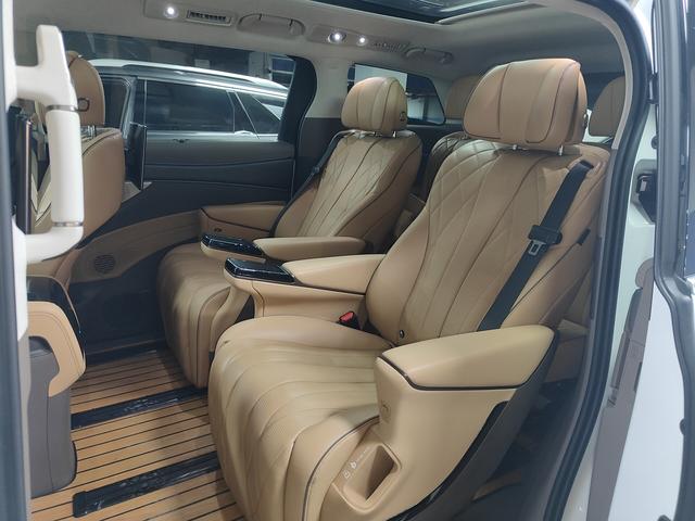 Denza D9 EV 2022 thumb 10