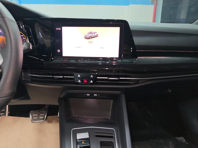 Volkswagen Golf Sportsvan 2023 thumb 4