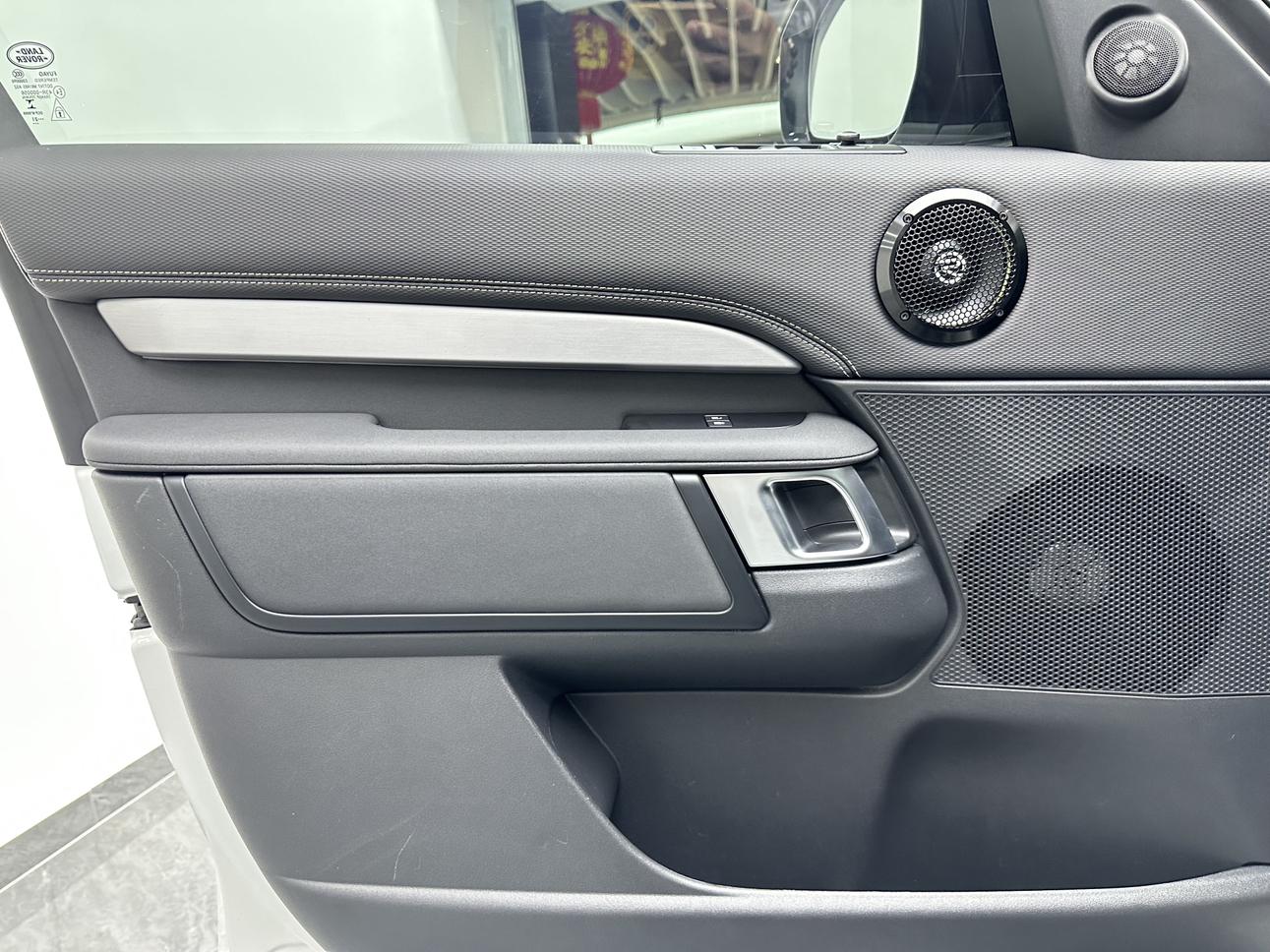 Land Rover Discovery 2021 thumb 11