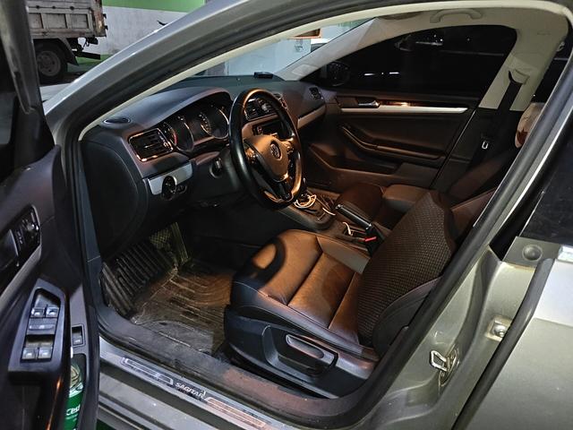Volkswagen Sagitar 2018 thumb 11