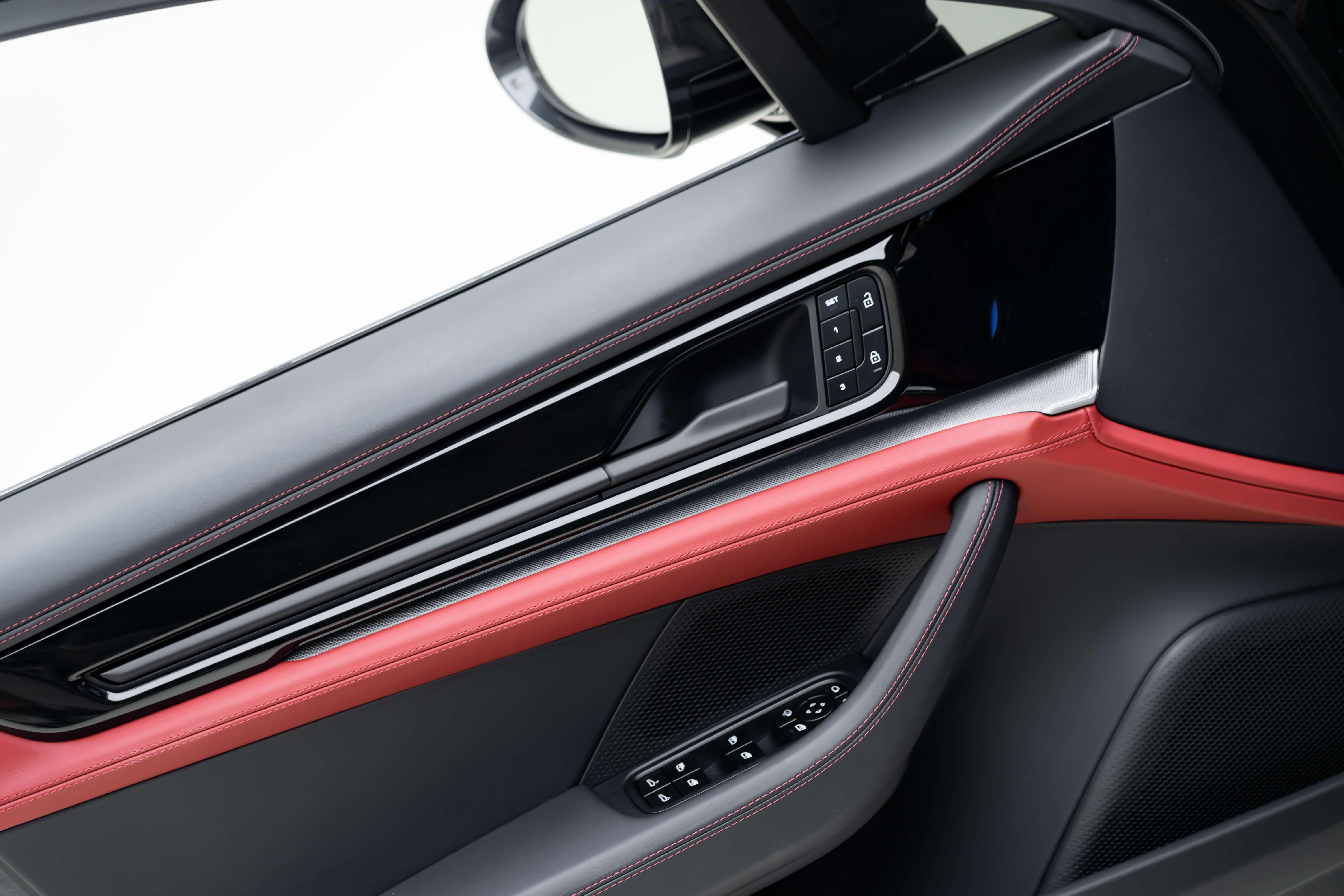 Porsche Panamera 2025 thumb 6