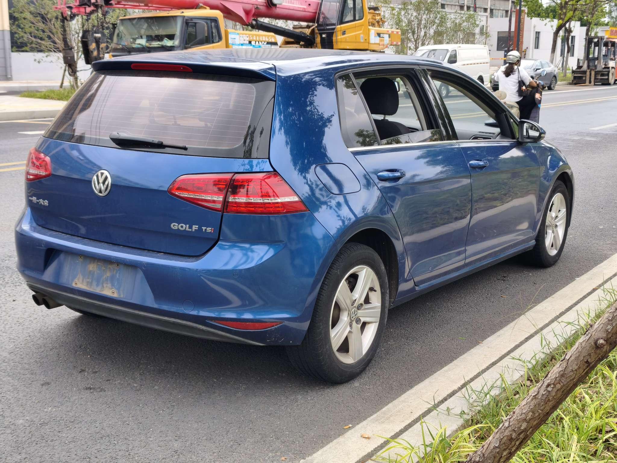 Volkswagen Golf Sportsvan 2015 thumb 4