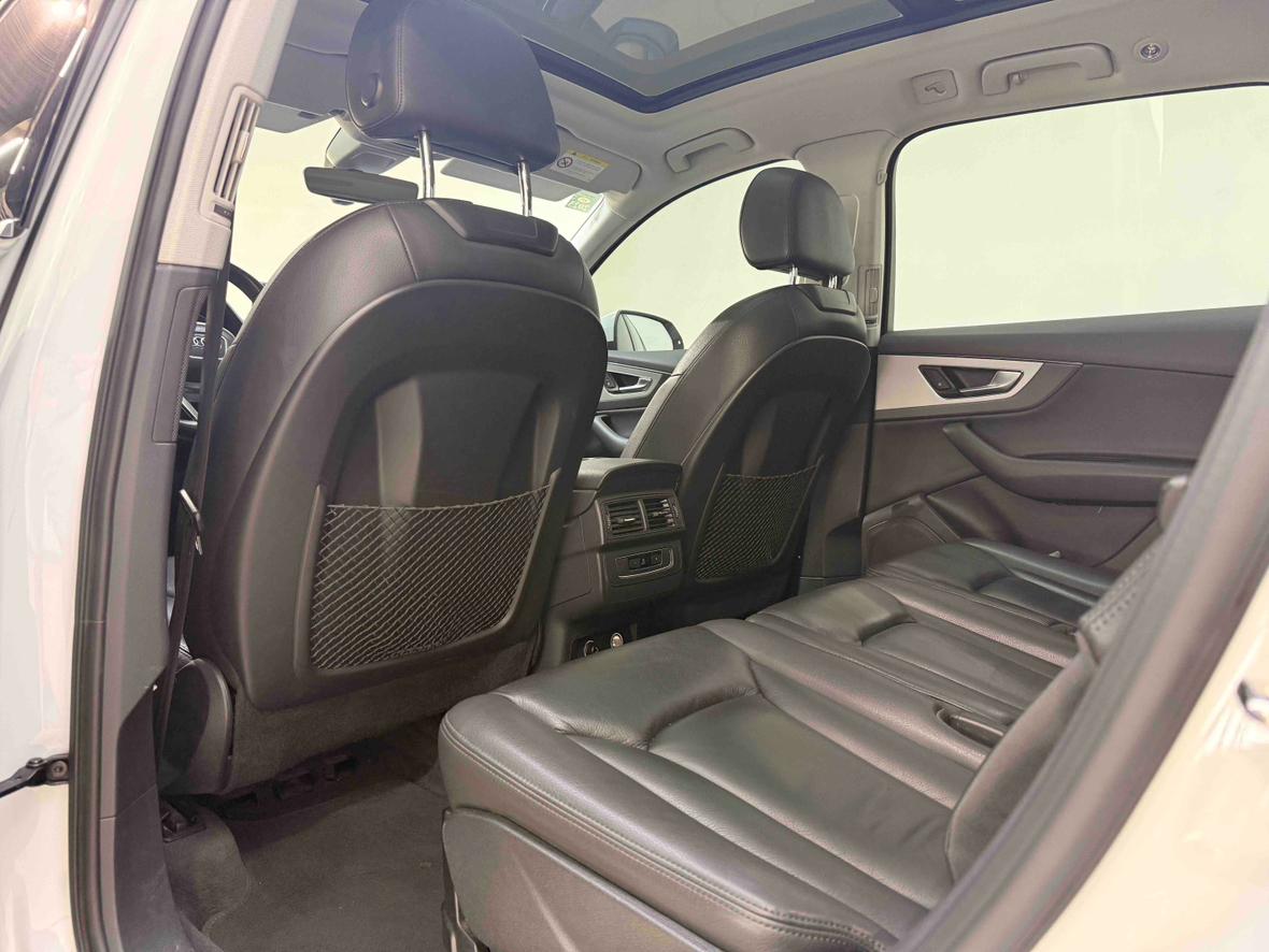 Audi Q7 2019 thumb 9